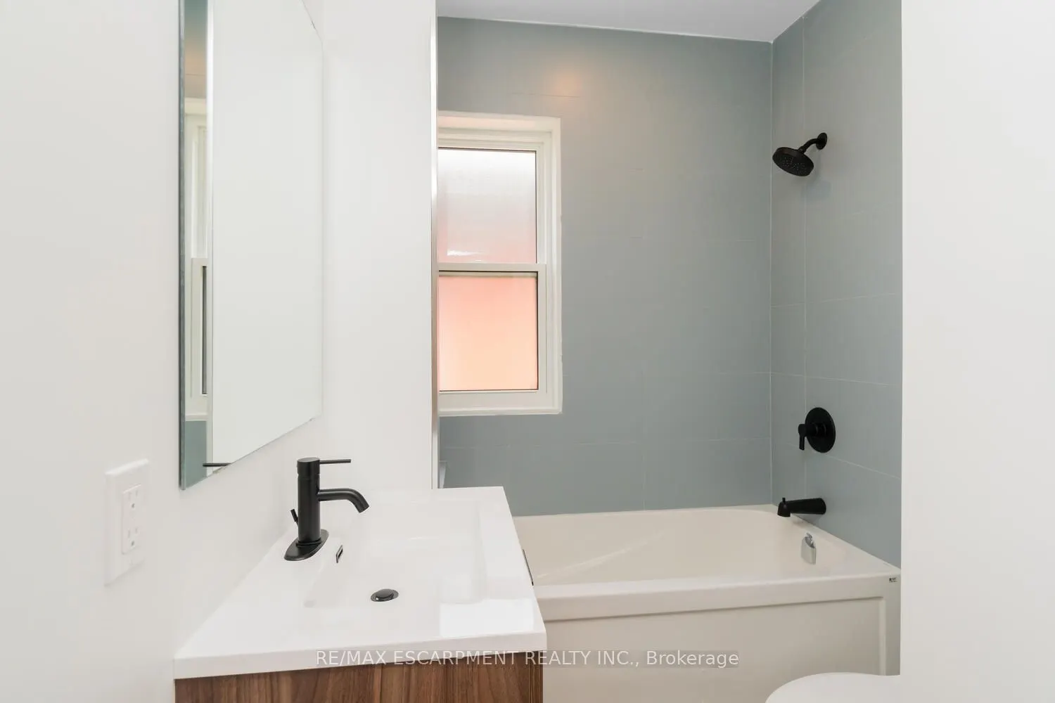127 Victoria Avenue S, #6