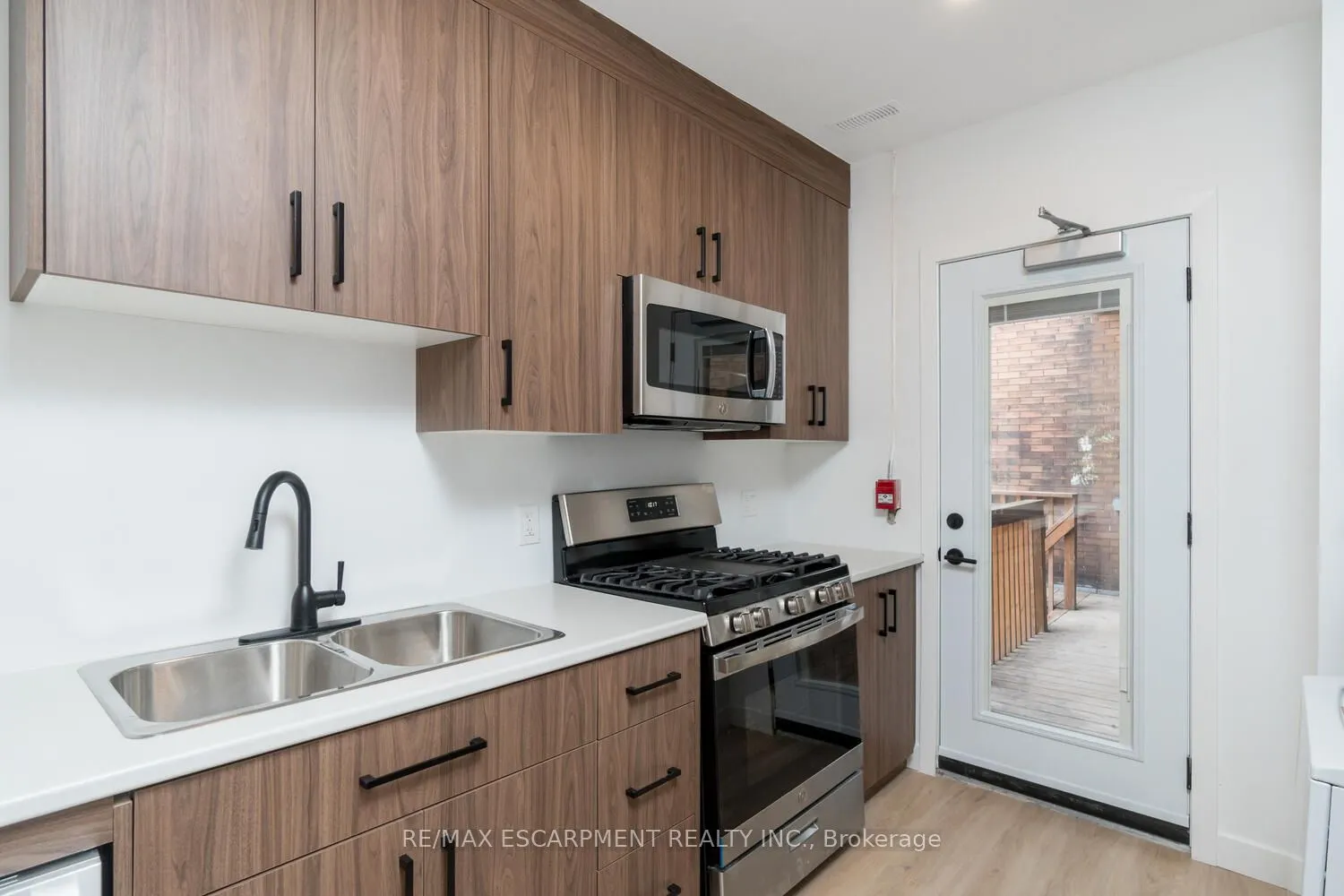 127 Victoria Avenue S, #6