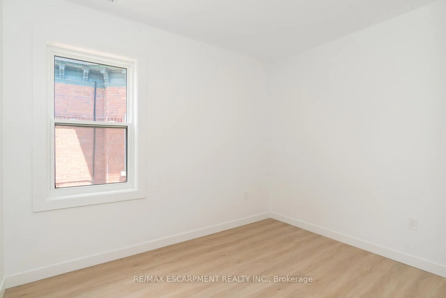 127 Victoria Avenue S, #6