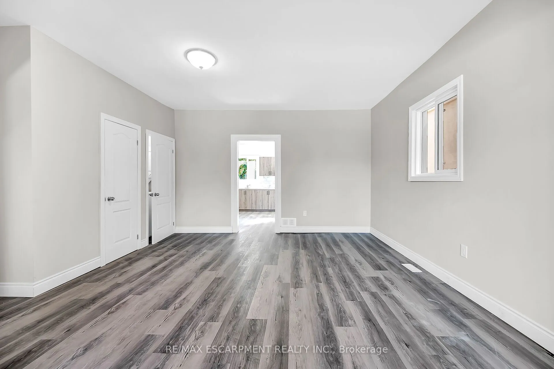 138 Sanford Avenue N