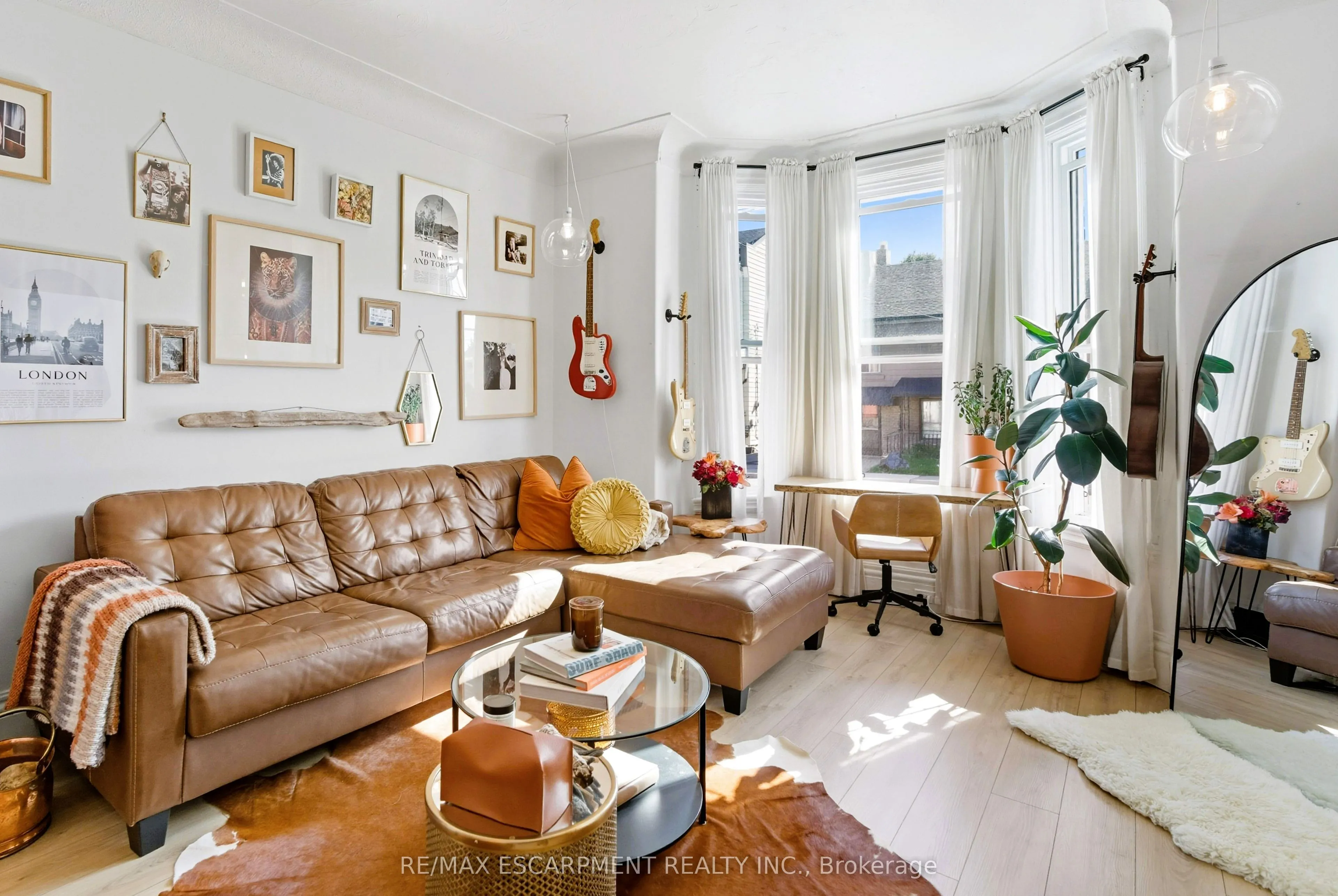 249 Bay Street N
