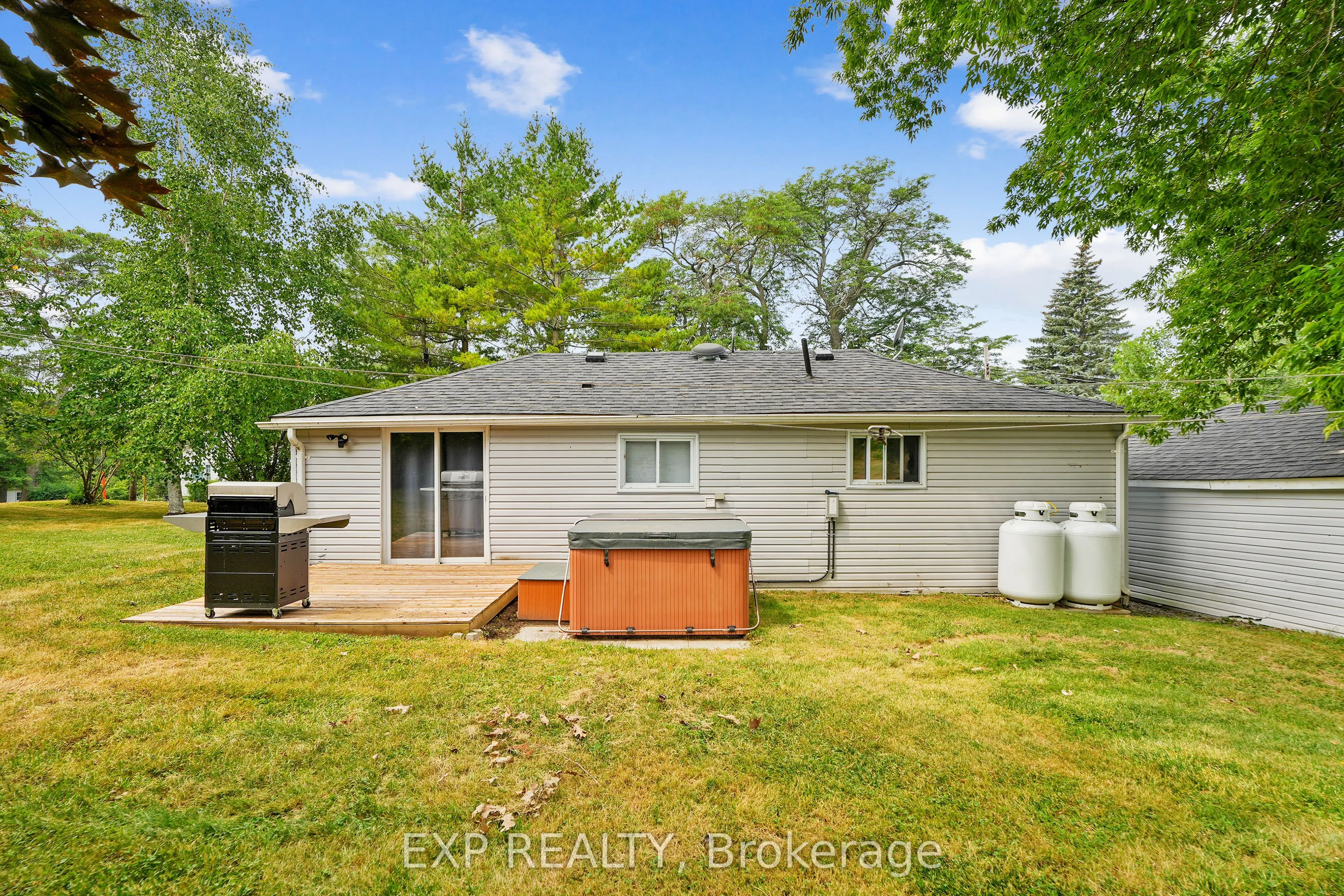 5421 Lakeshore Drive