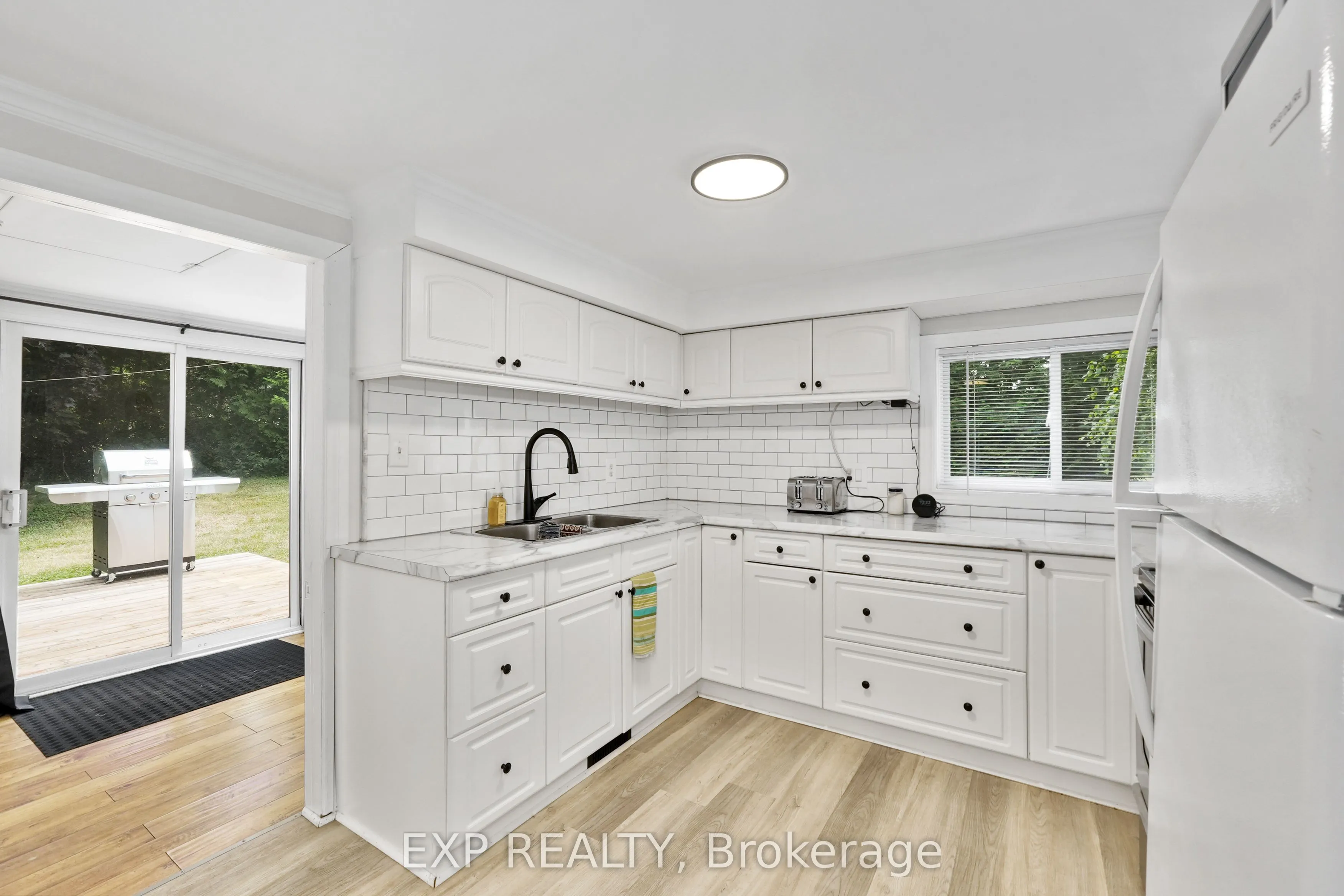 5421 Lakeshore Drive