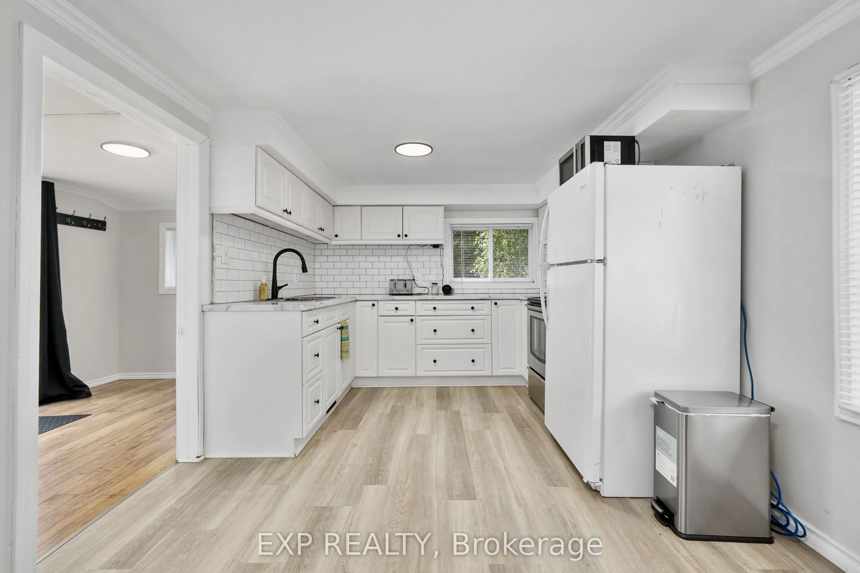 5421 Lakeshore Drive