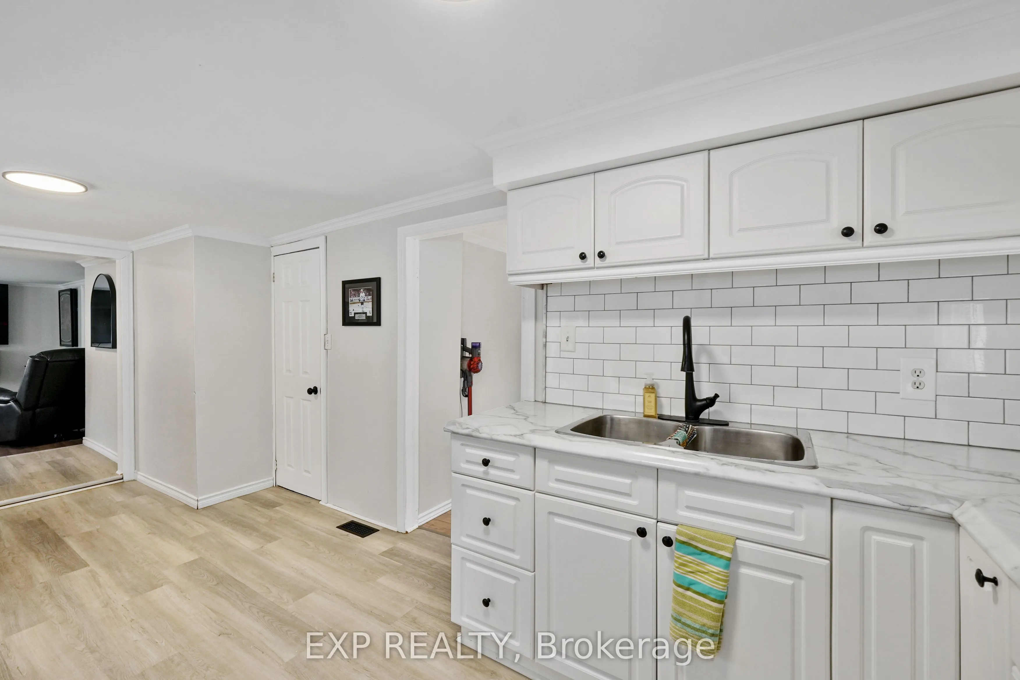 5421 Lakeshore Drive