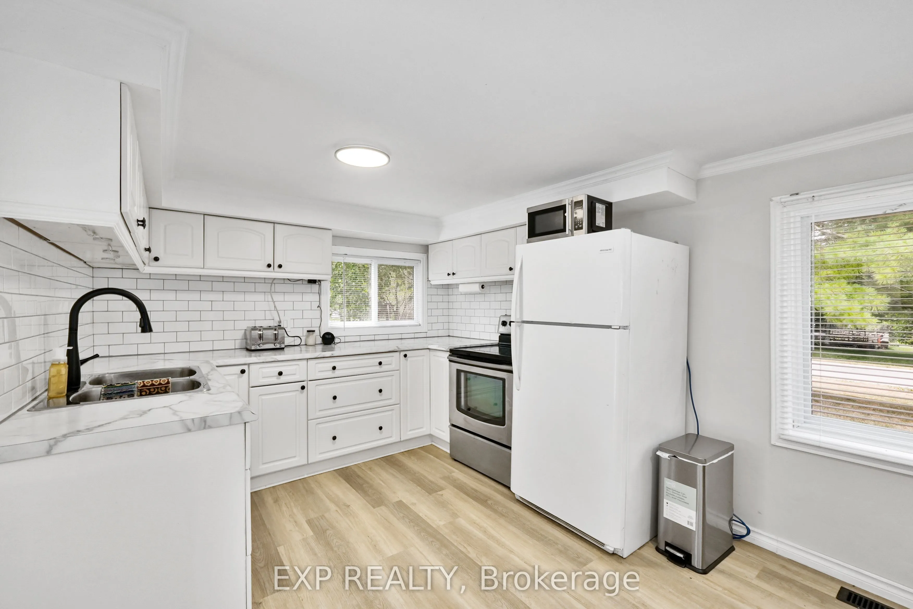 5421 Lakeshore Drive