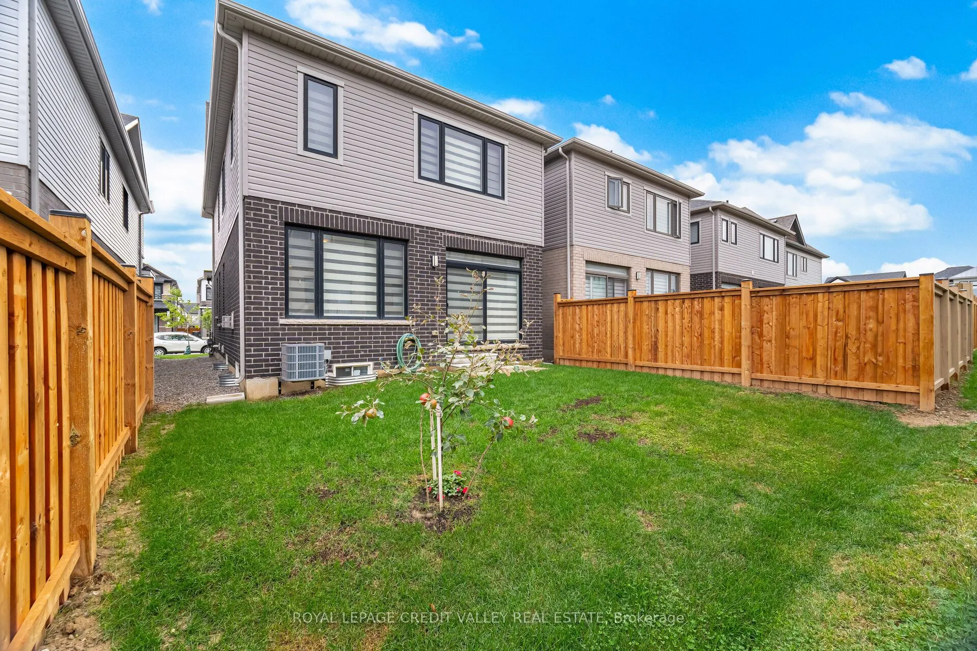15 Weylie Street