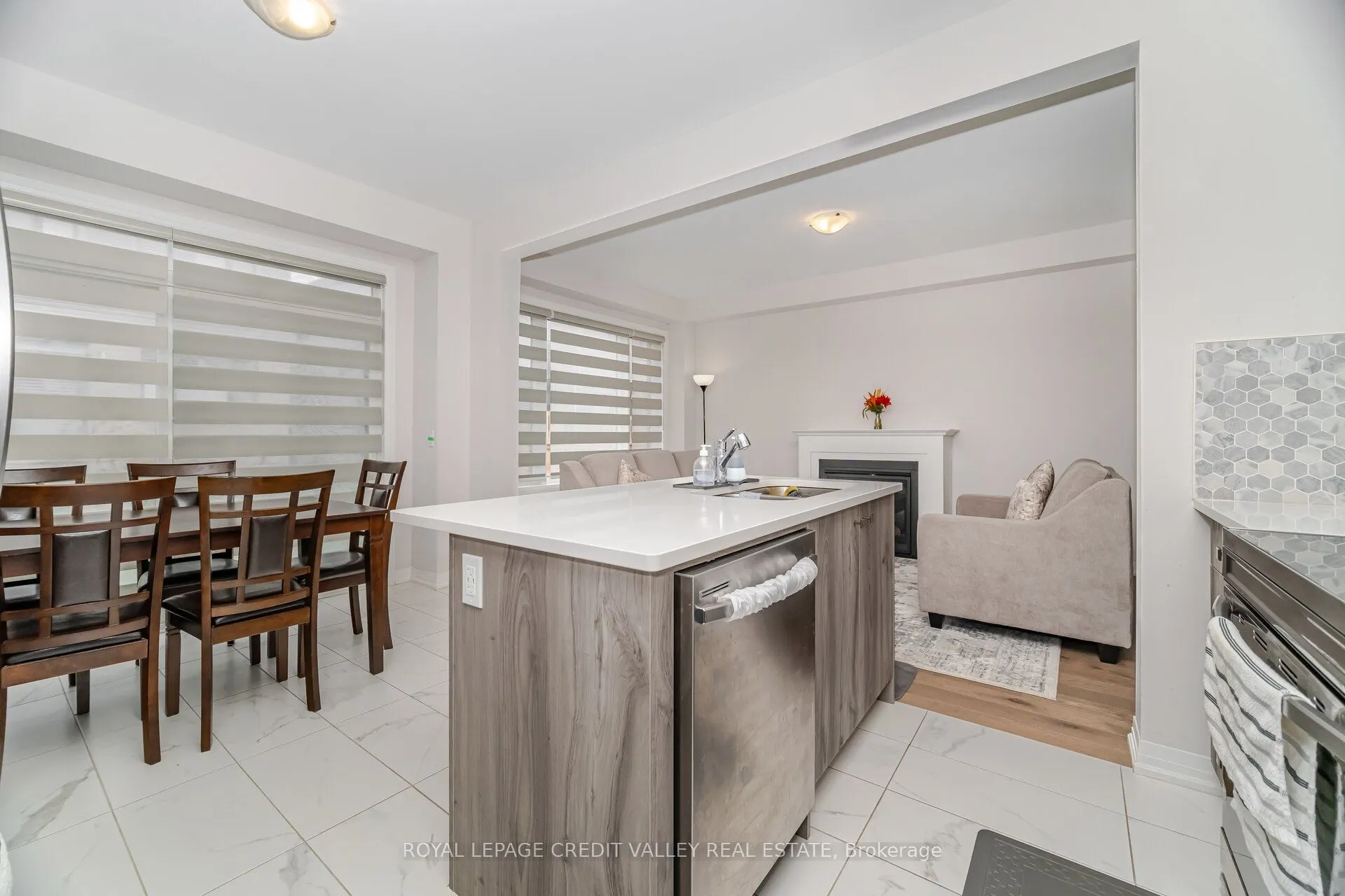 15 Weylie Street