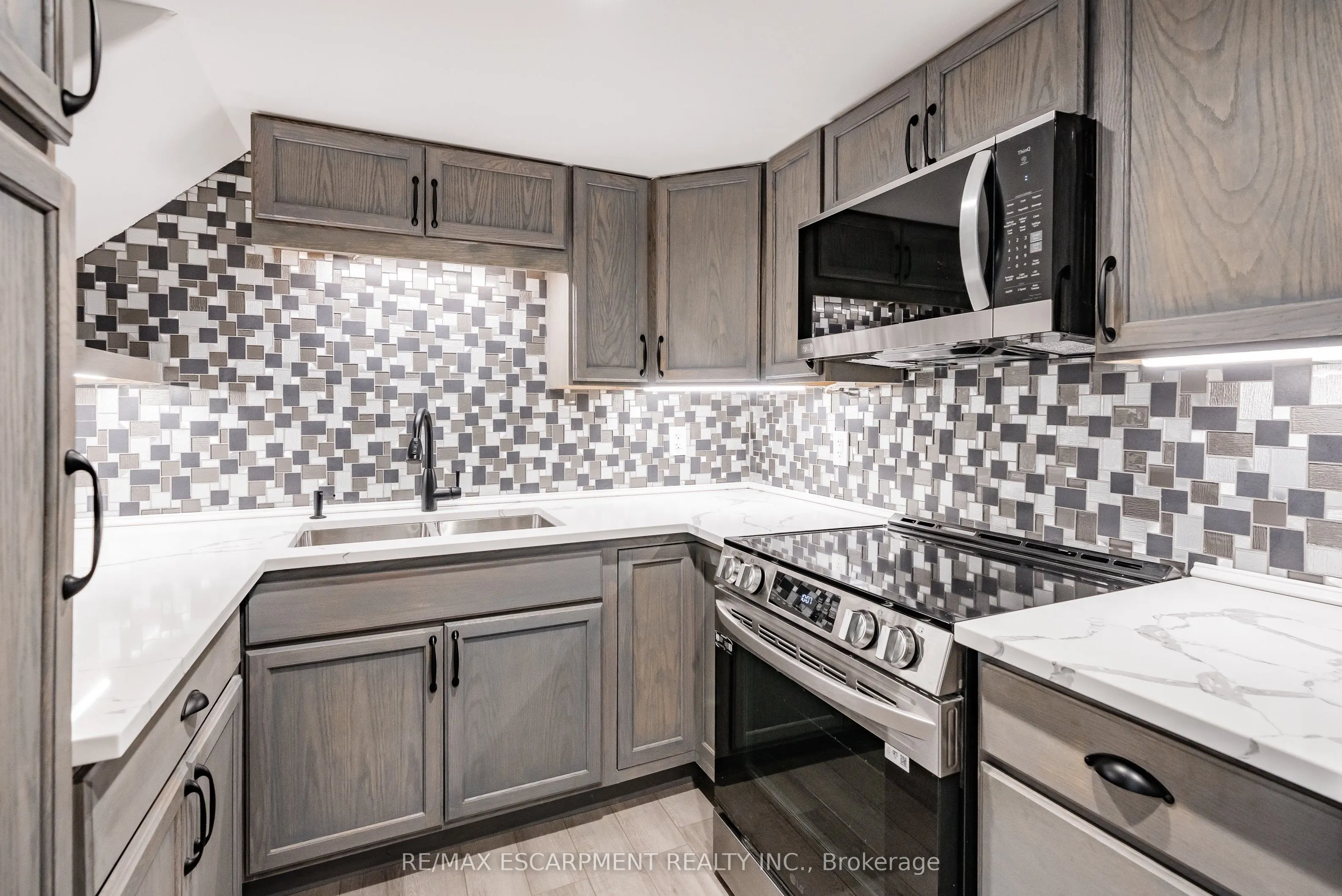 20 Glendale Road, #Lower