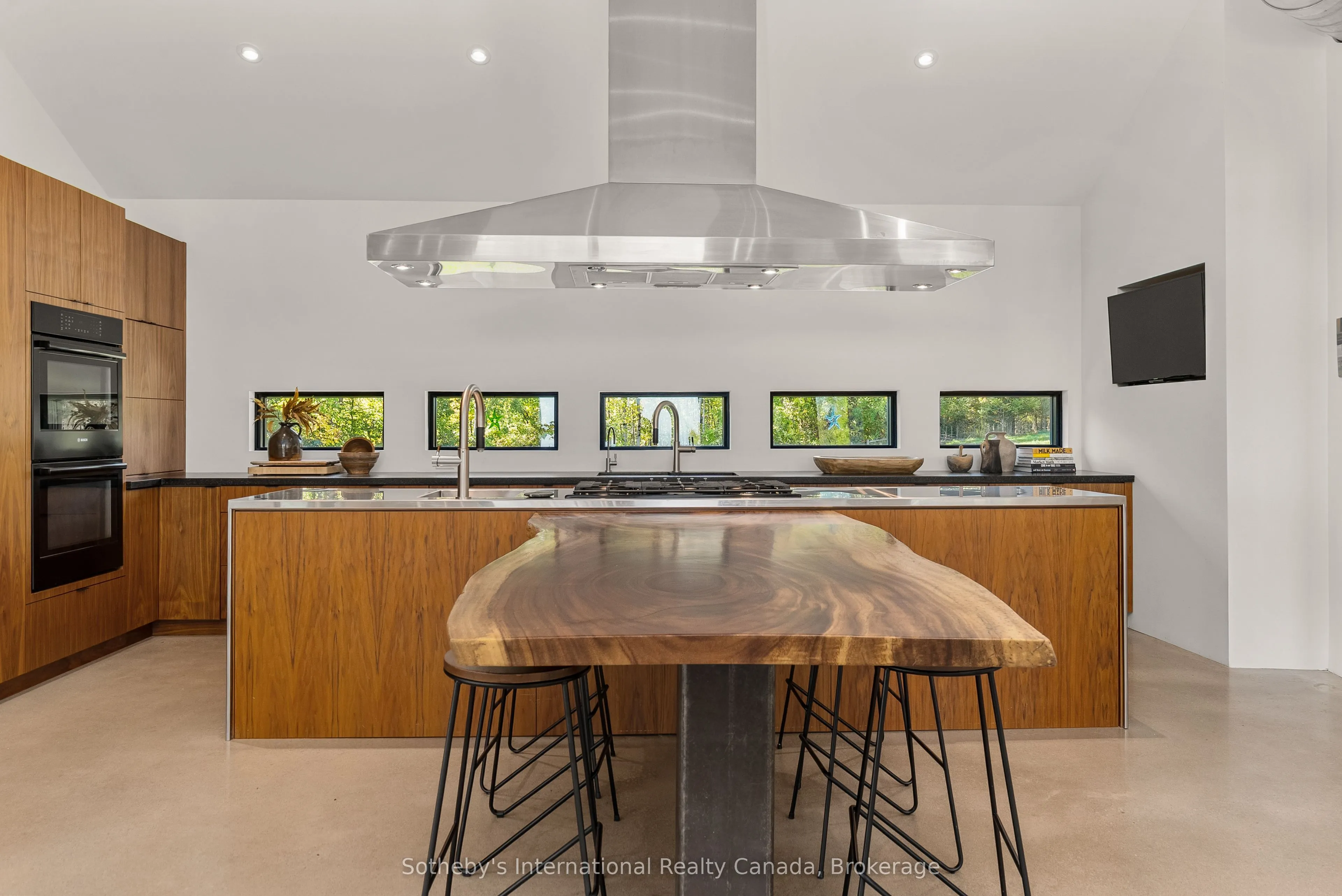 589903 Grey Road 19