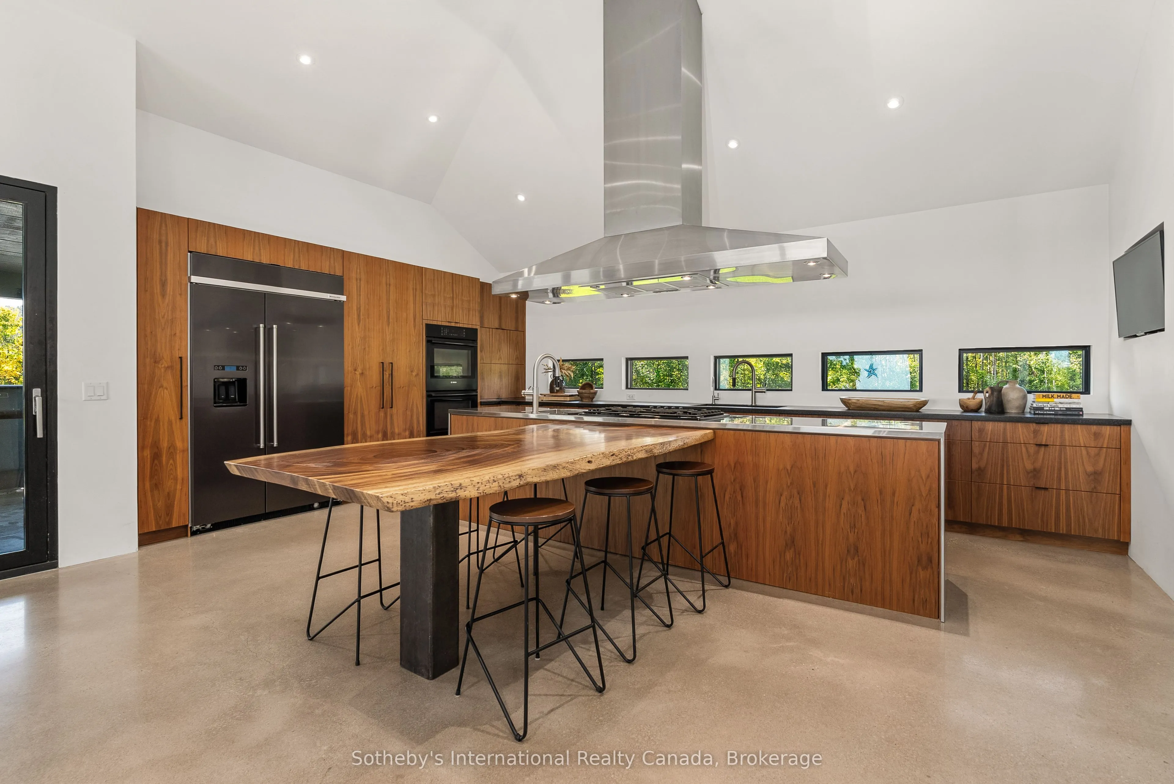 589903 Grey Road 19