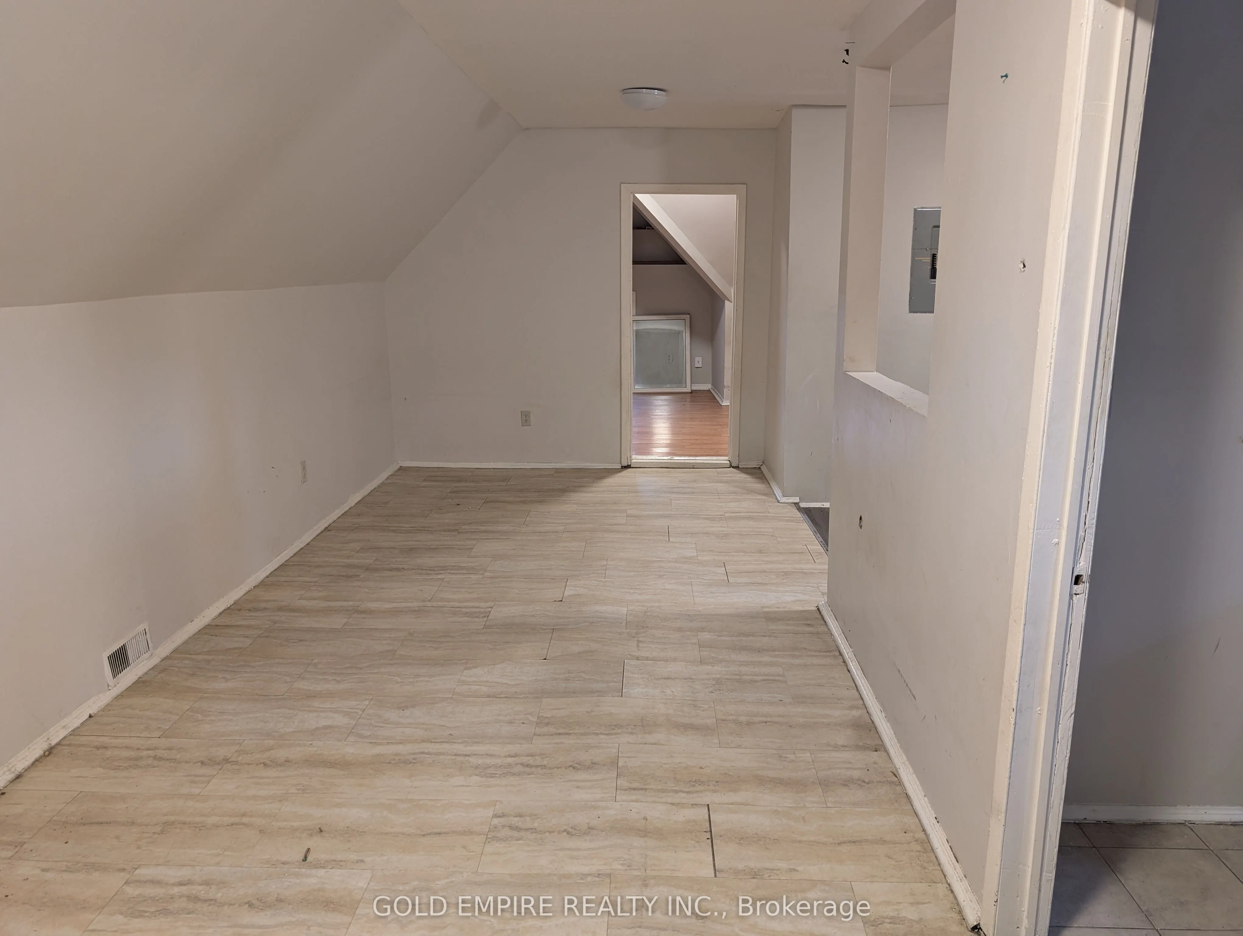 276 Hamilton Road, #UPPER