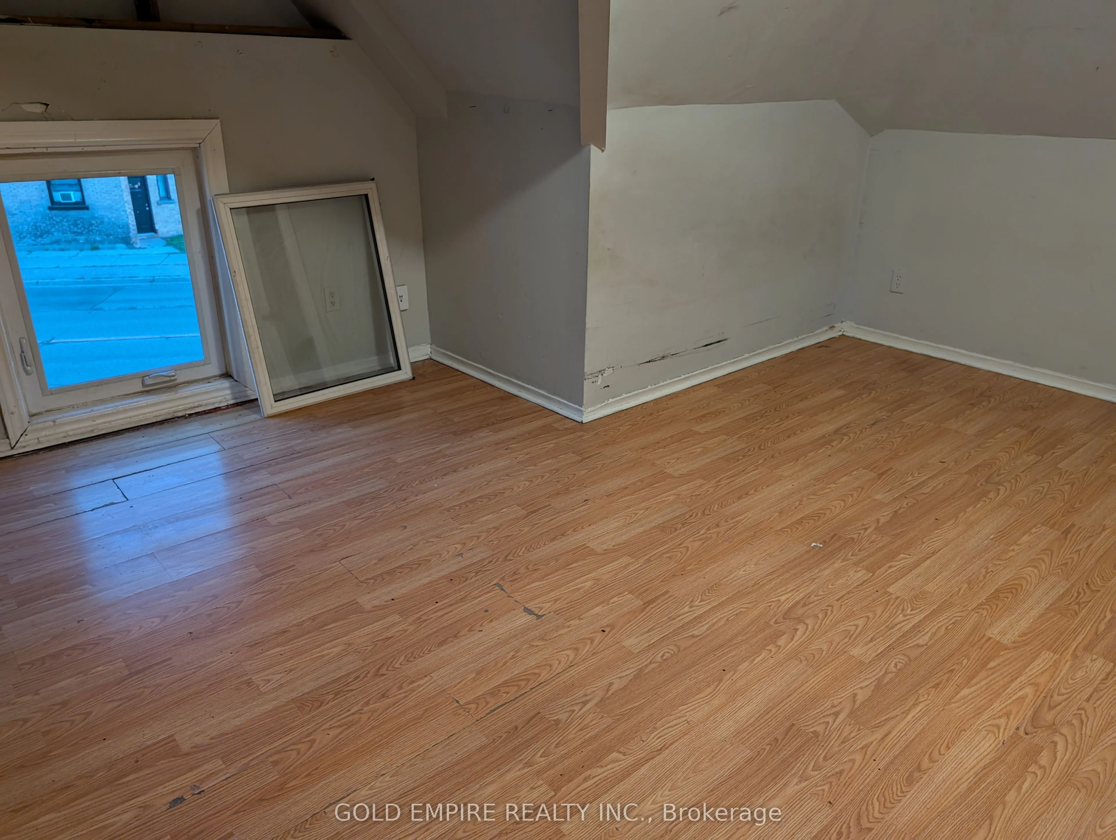 276 Hamilton Road, #UPPER