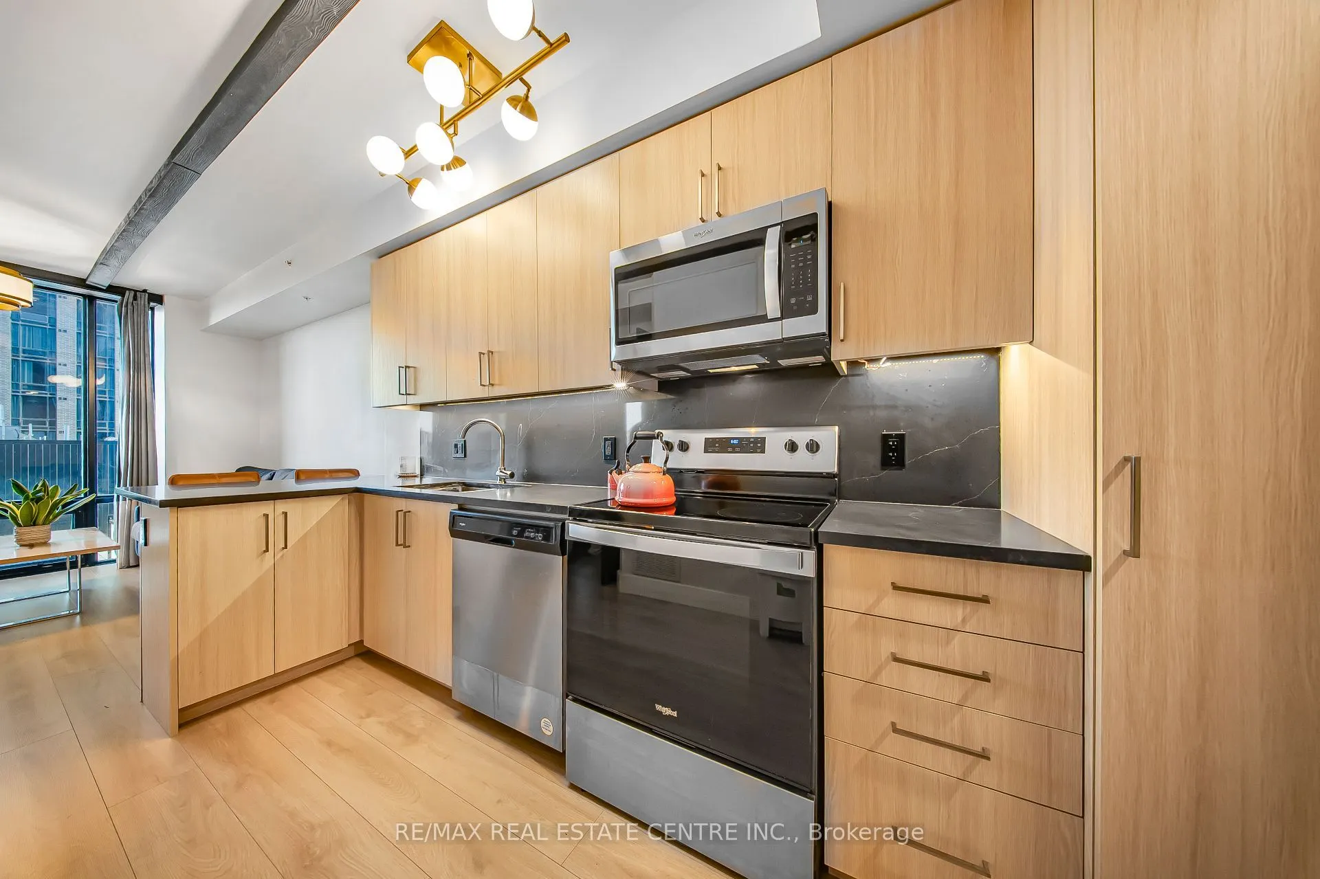145 COLUMBIA Street W, #909