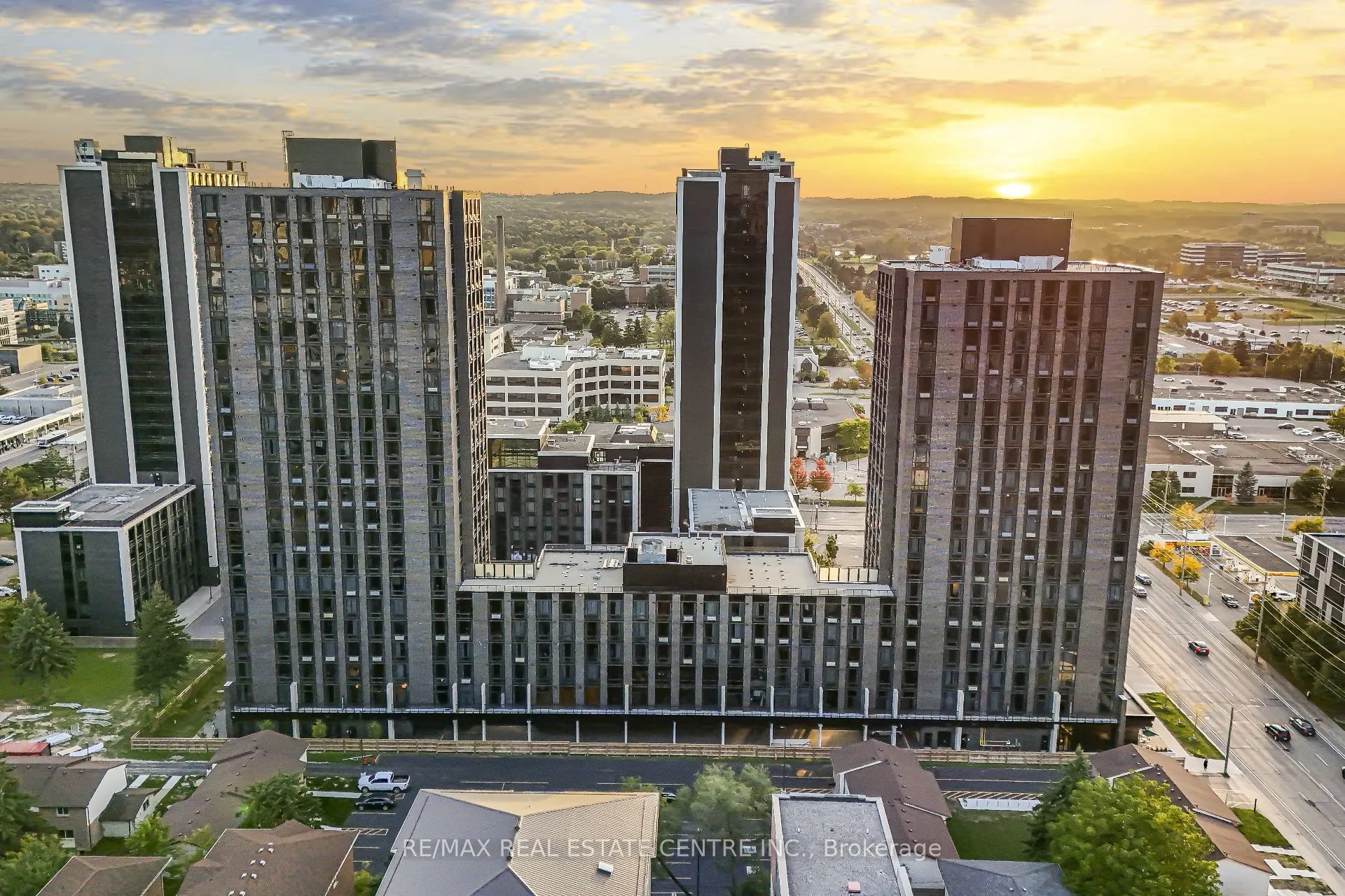 145 COLUMBIA Street W, #909
