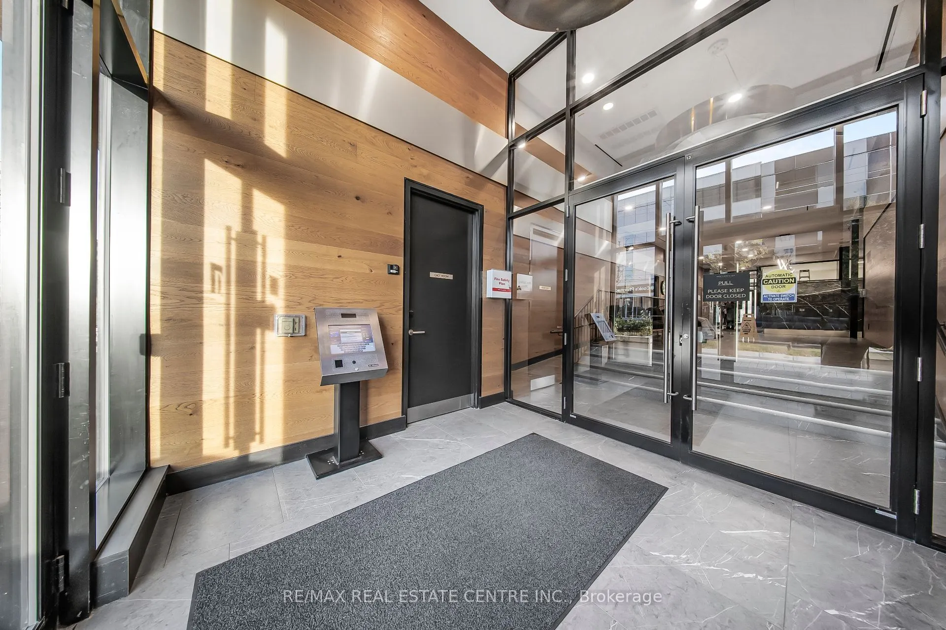 145 COLUMBIA Street W, #909