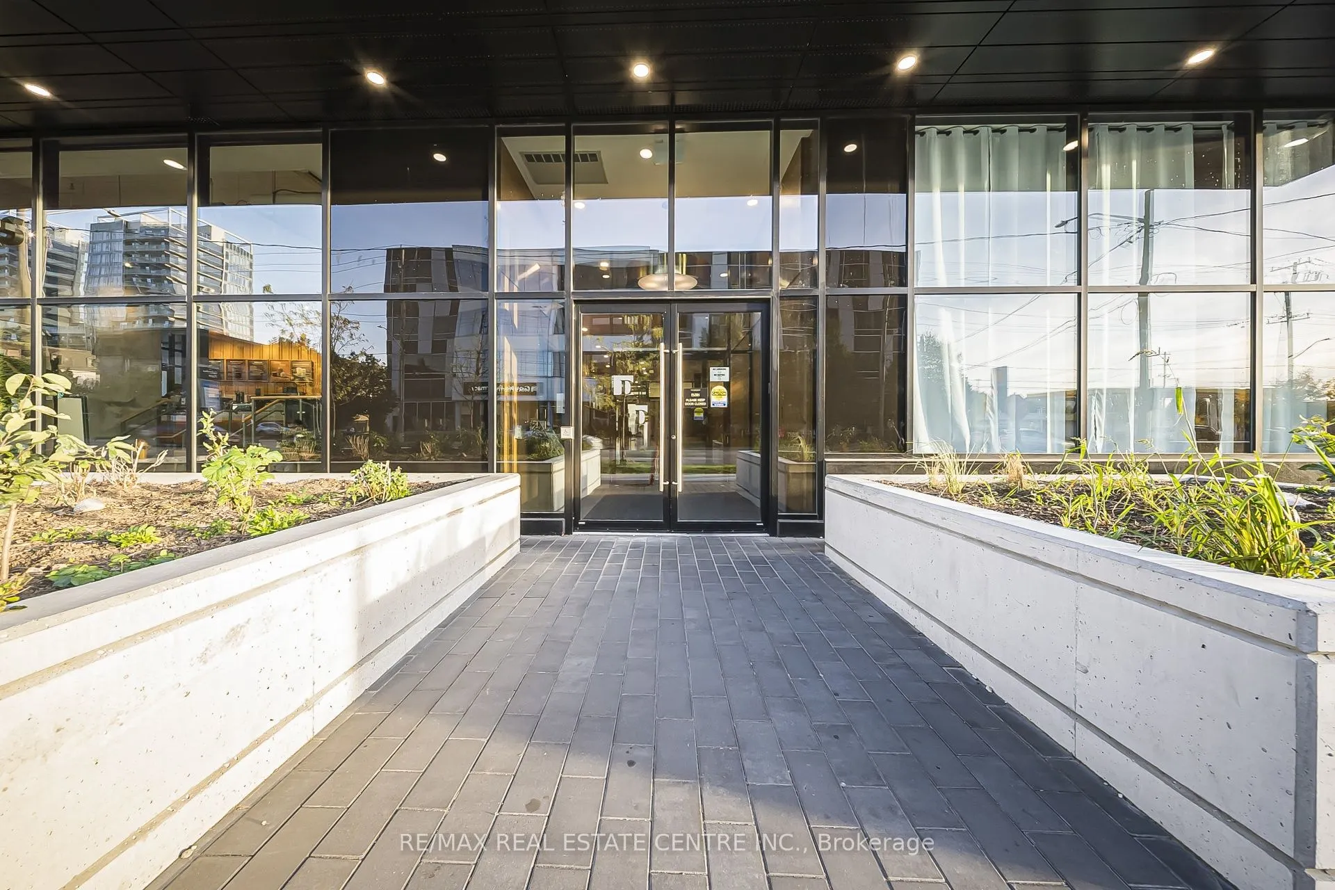 145 COLUMBIA Street W, #909