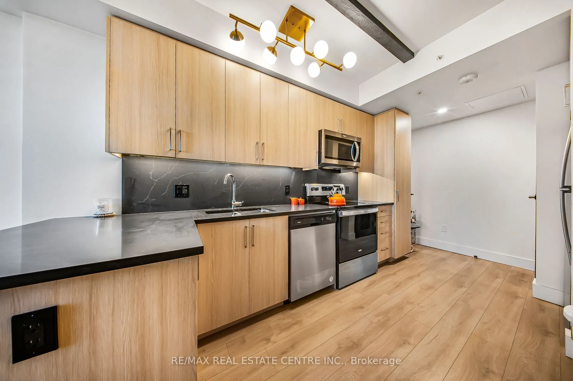 145 COLUMBIA Street W, #909