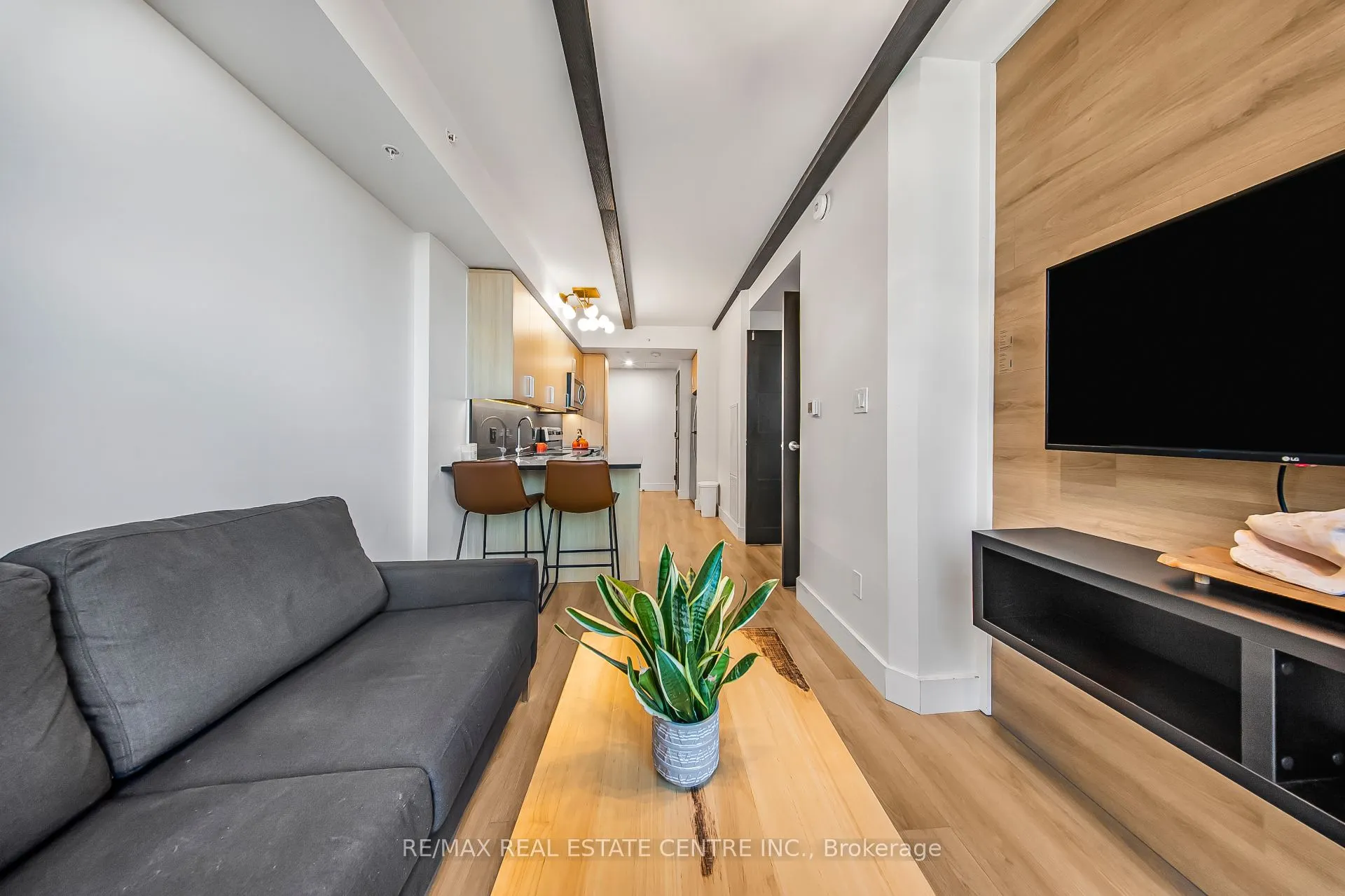 145 COLUMBIA Street W, #909