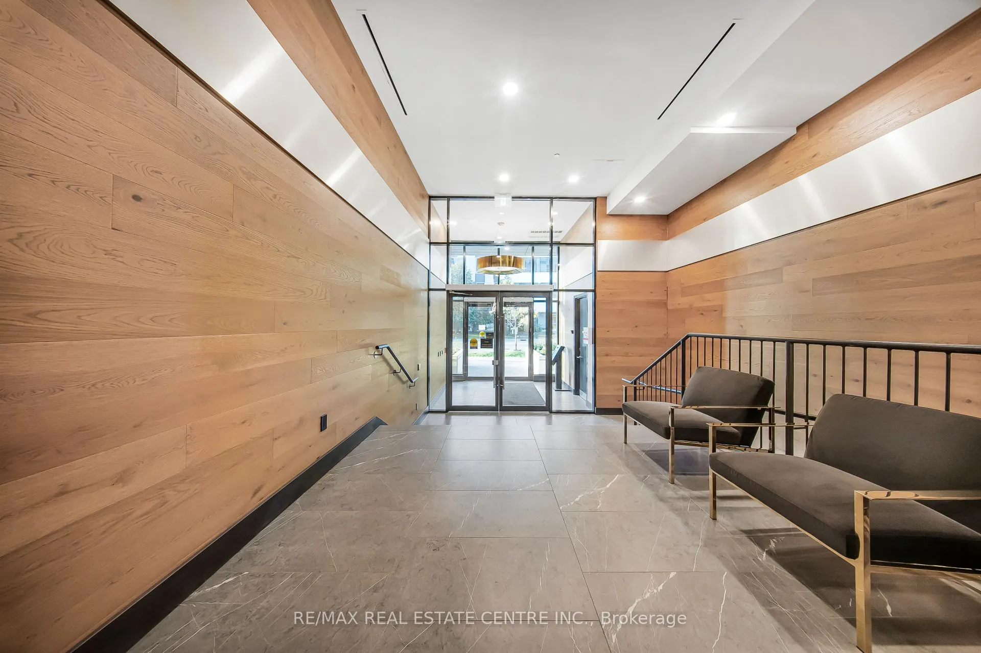 145 COLUMBIA Street W, #909