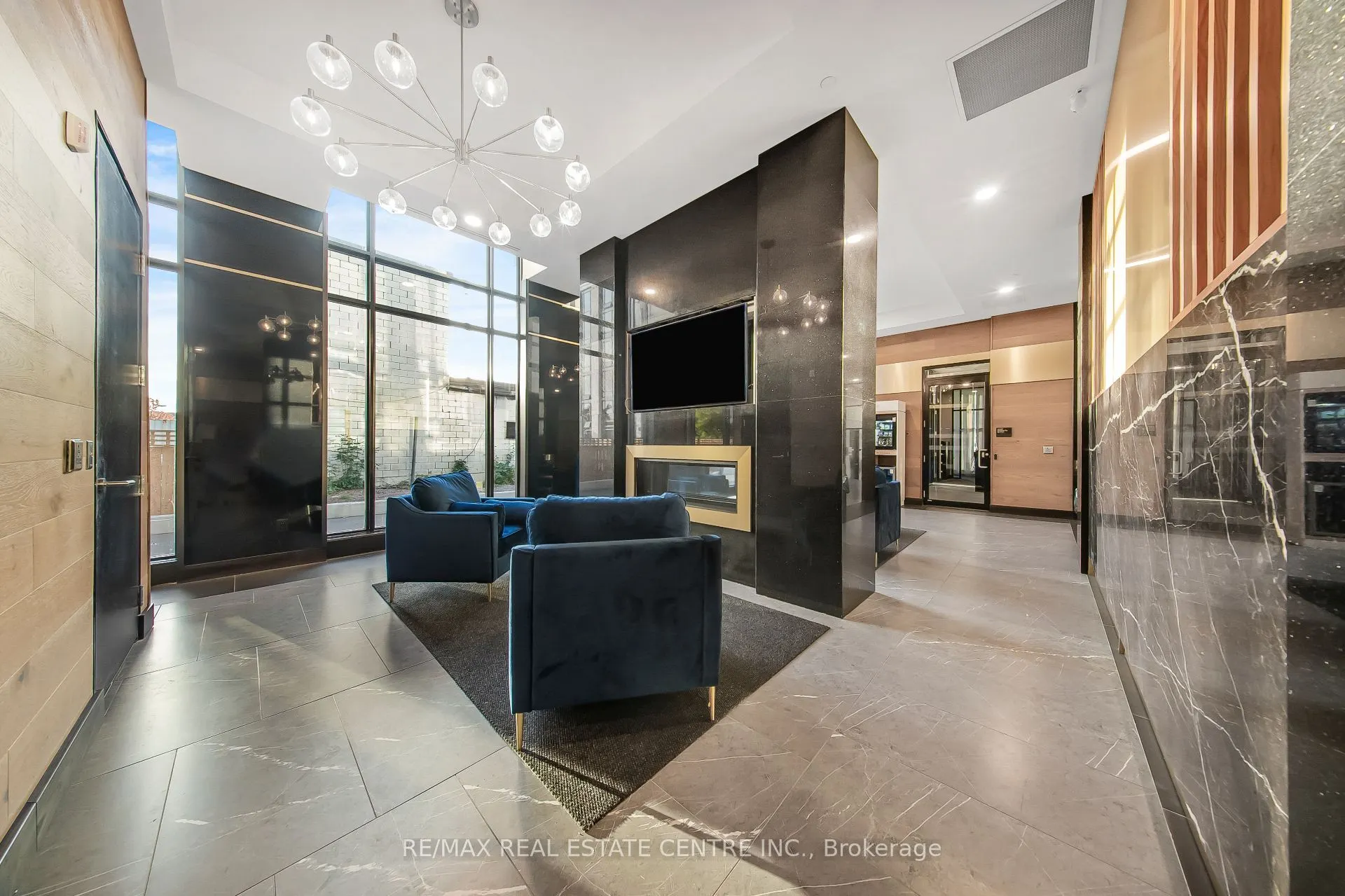 145 COLUMBIA Street W, #909