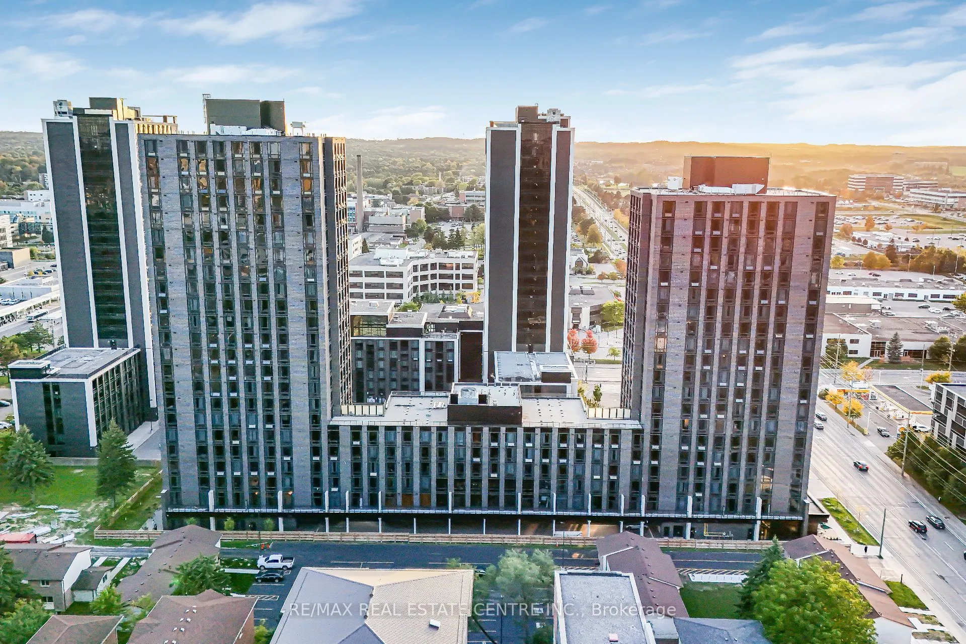 145 COLUMBIA Street W, #909