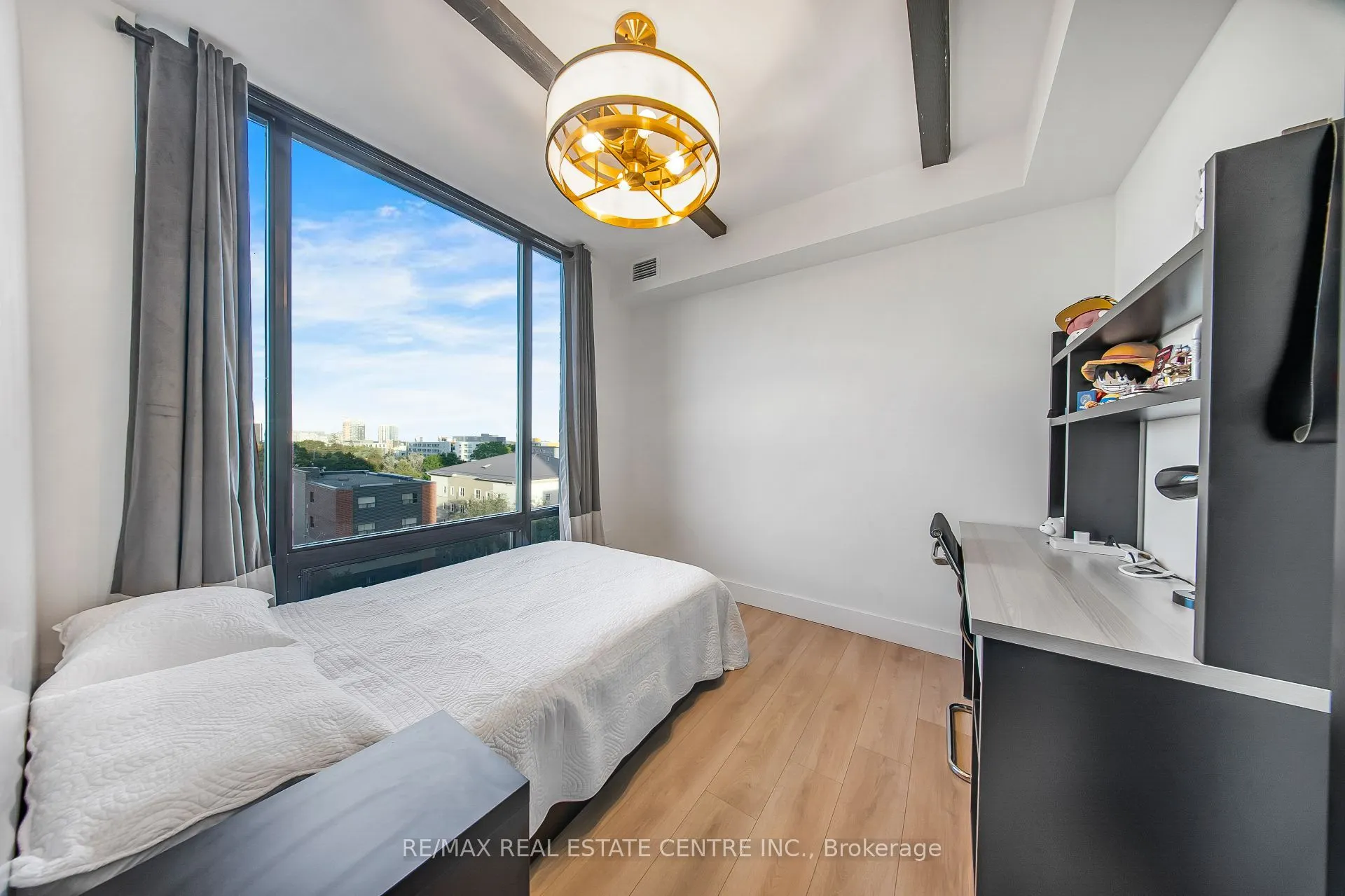 145 COLUMBIA Street W, #909