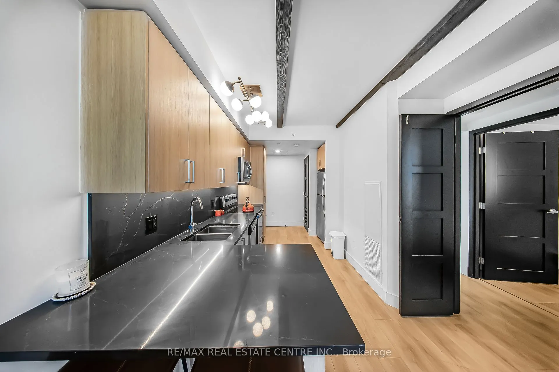 145 COLUMBIA Street W, #909