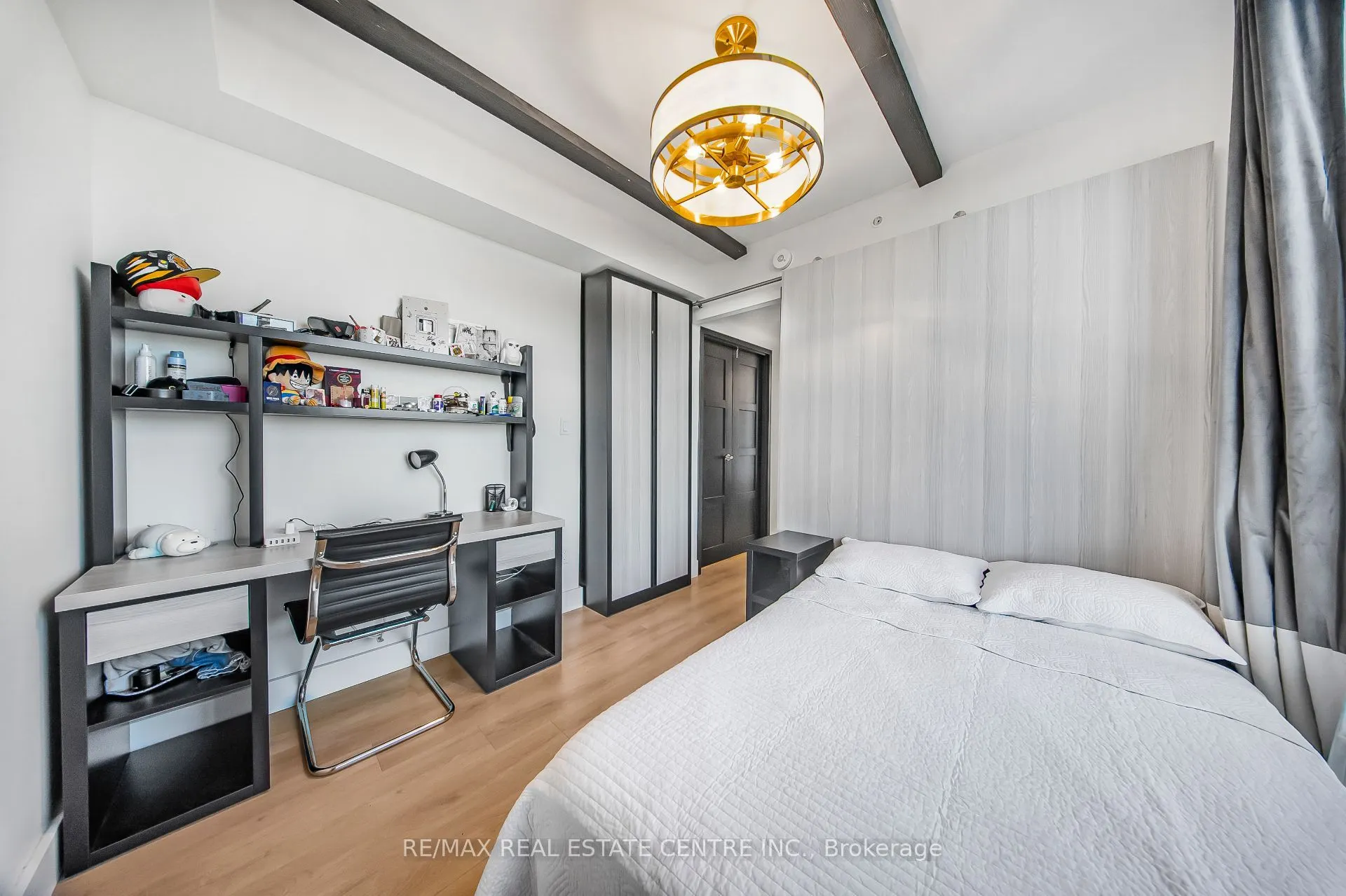 145 COLUMBIA Street W, #909