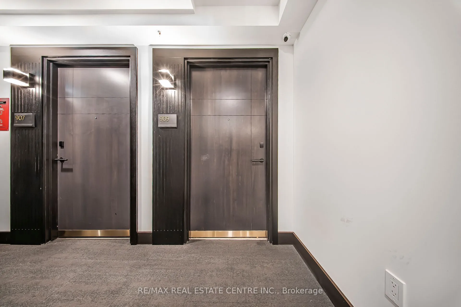 145 COLUMBIA Street W, #909