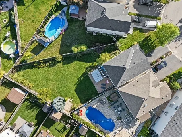 35 Fiddlehead Crescent