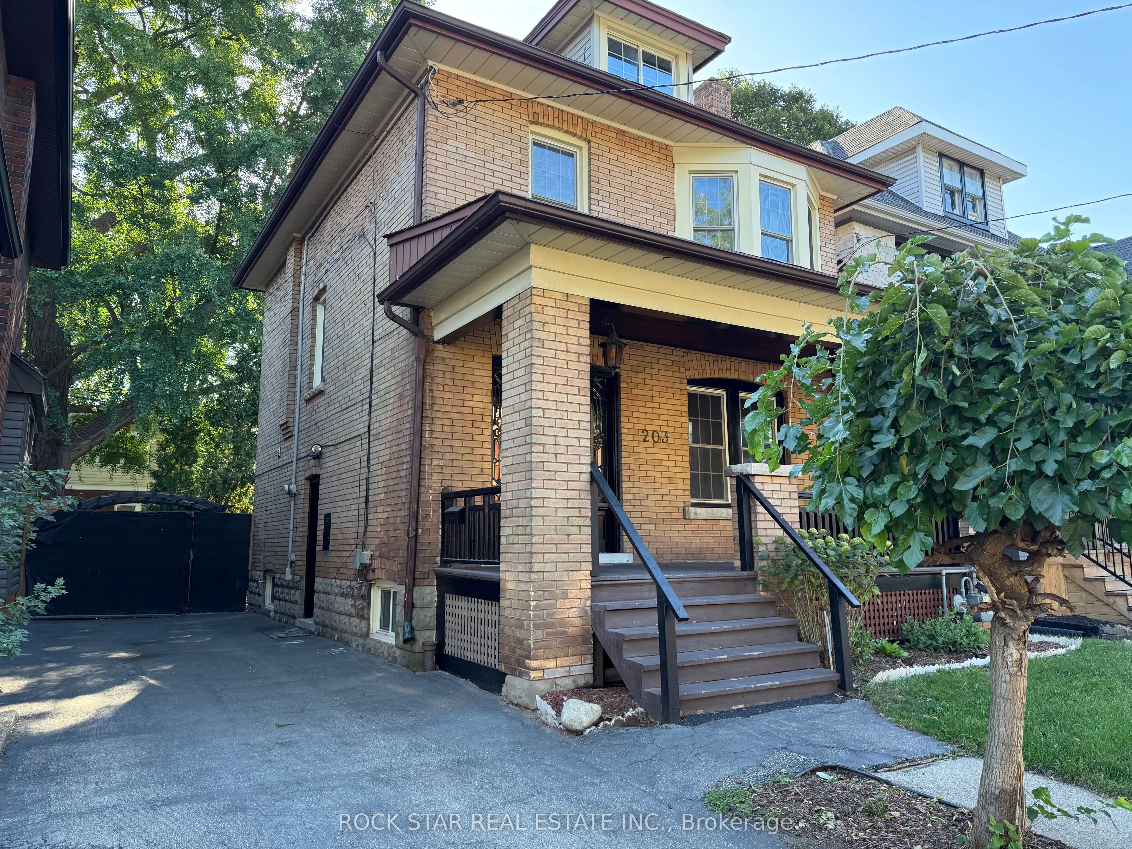 203 Fairleigh Avenue S