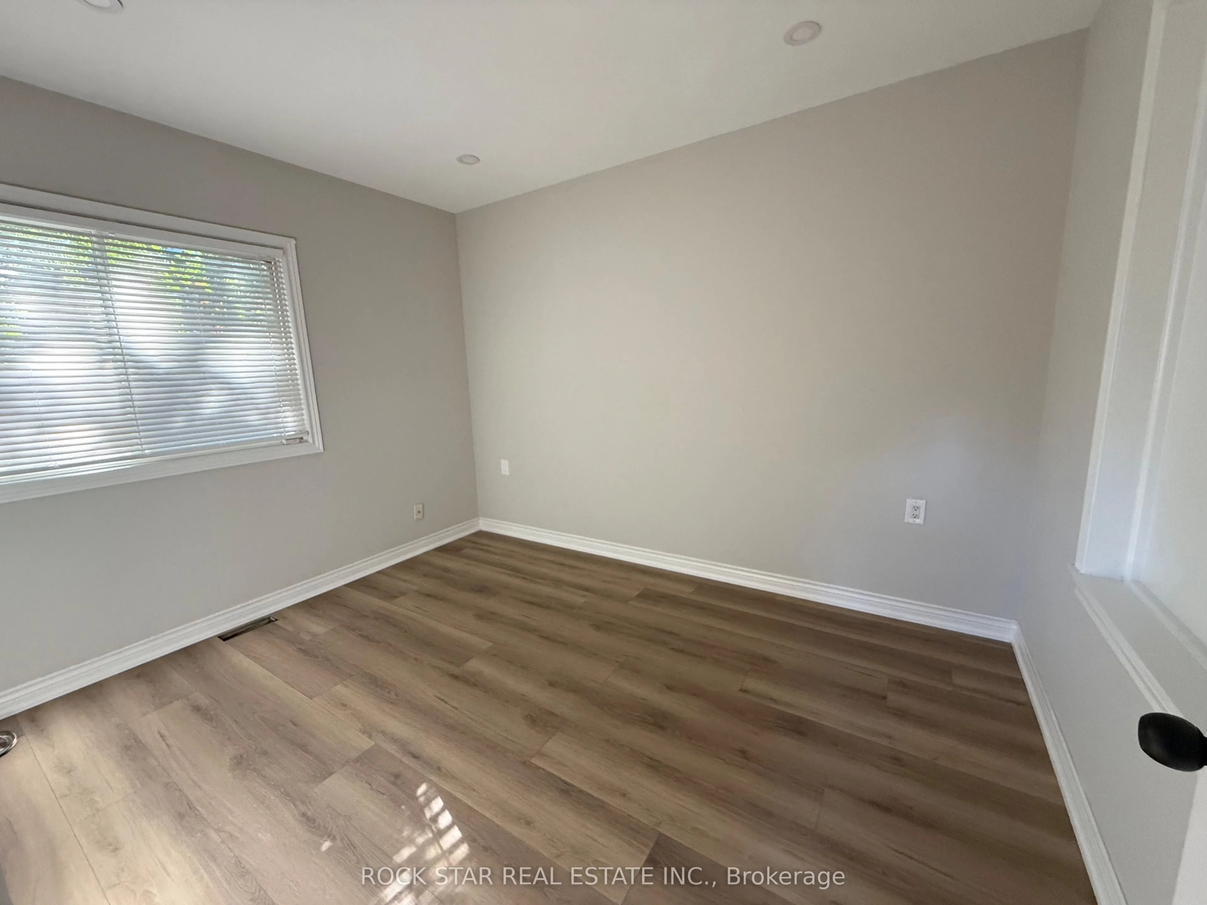 203 Fairleigh Avenue S