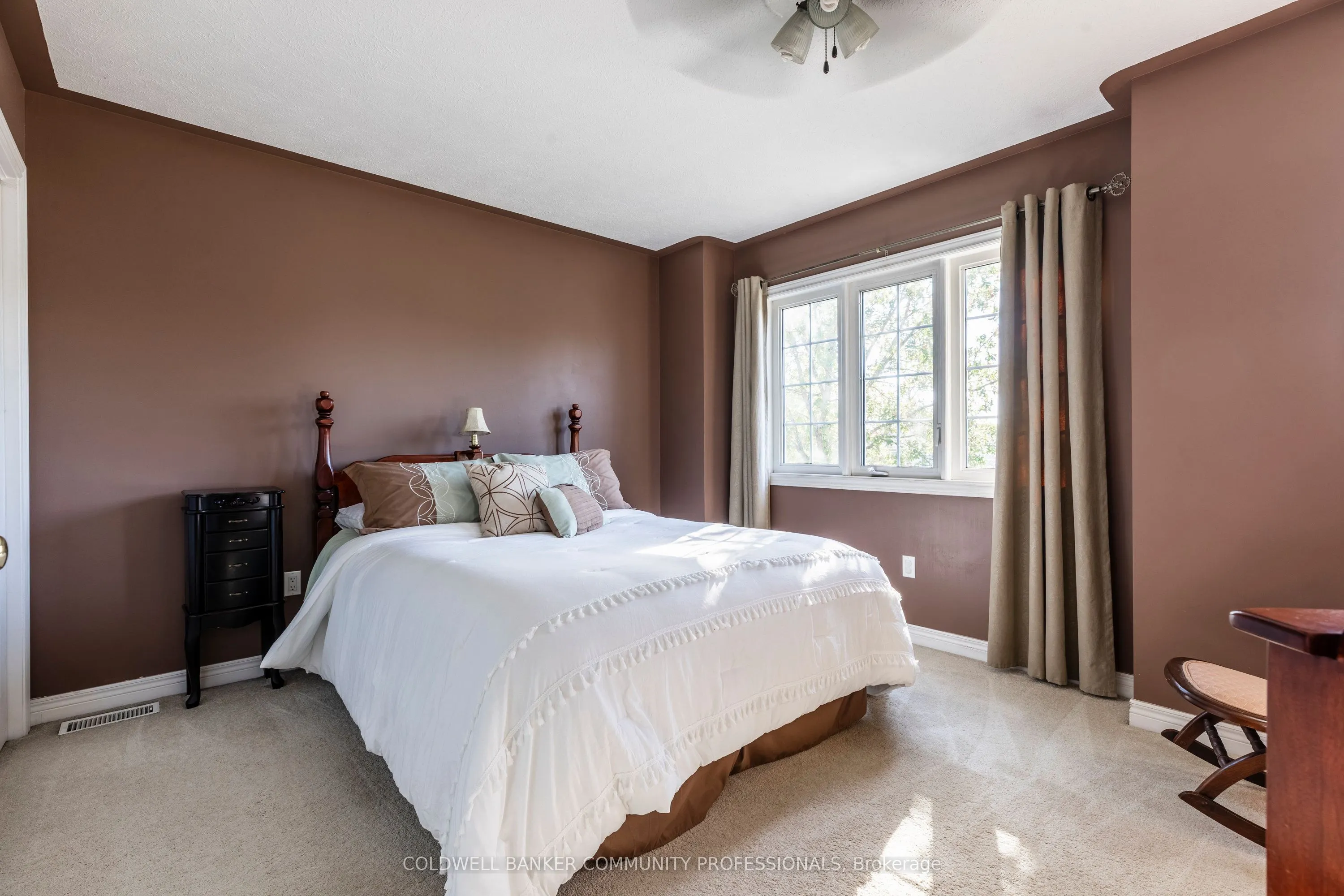33 Oak Crescent