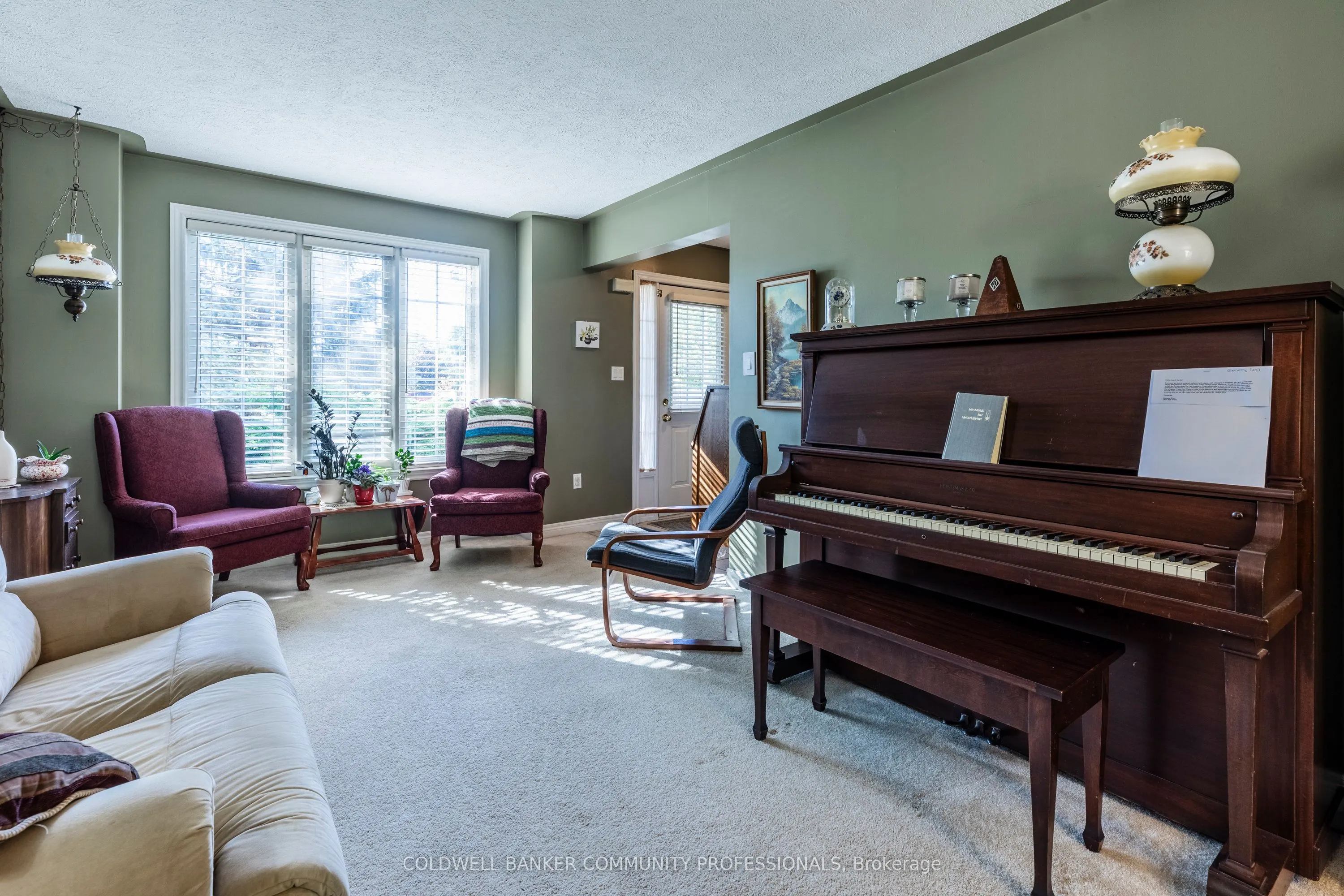 33 Oak Crescent
