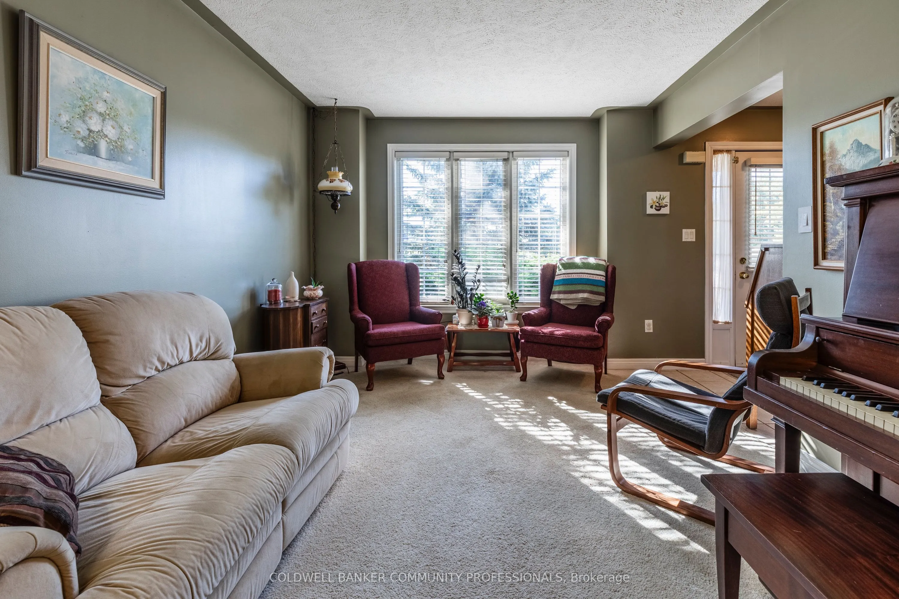33 Oak Crescent