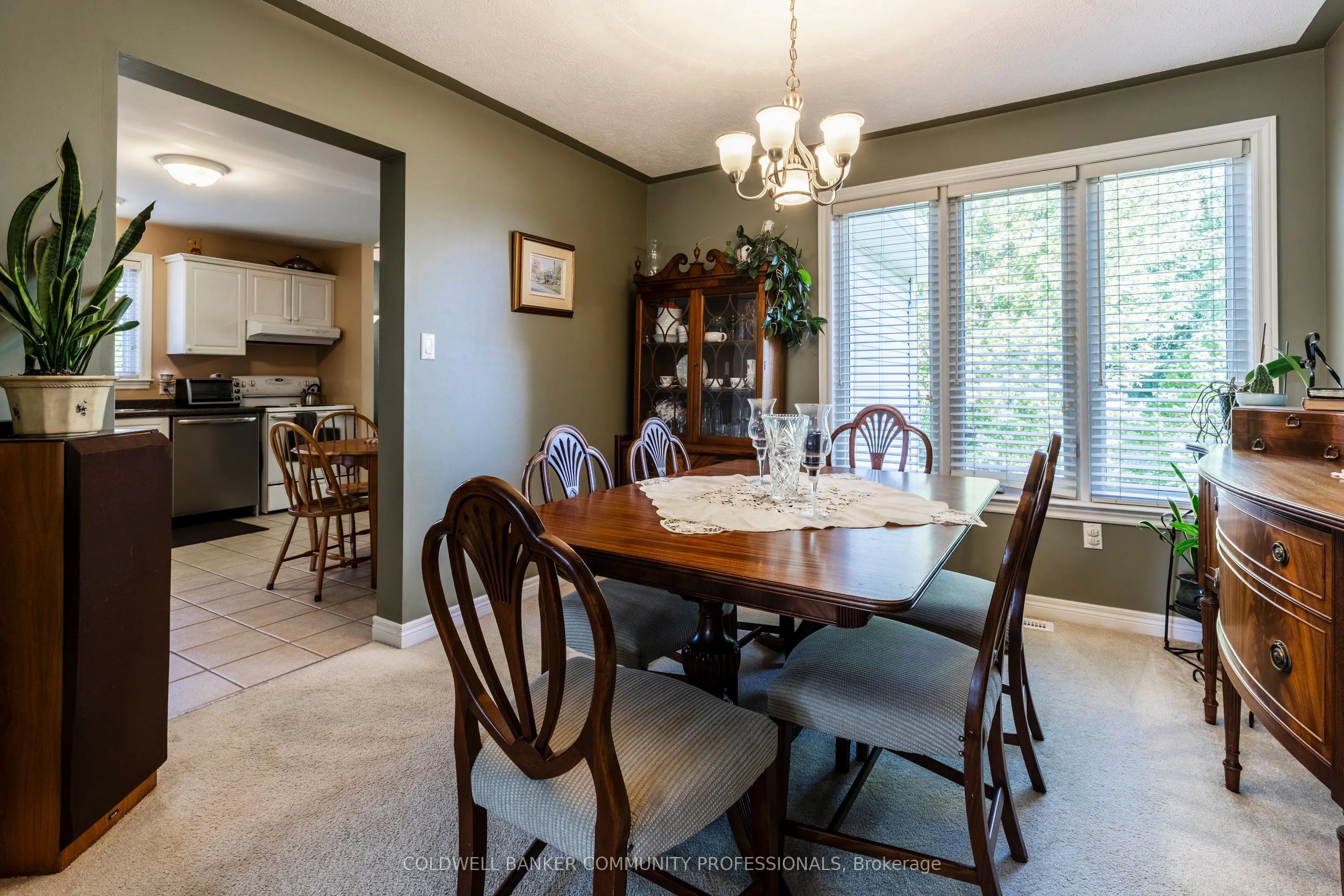 33 Oak Crescent