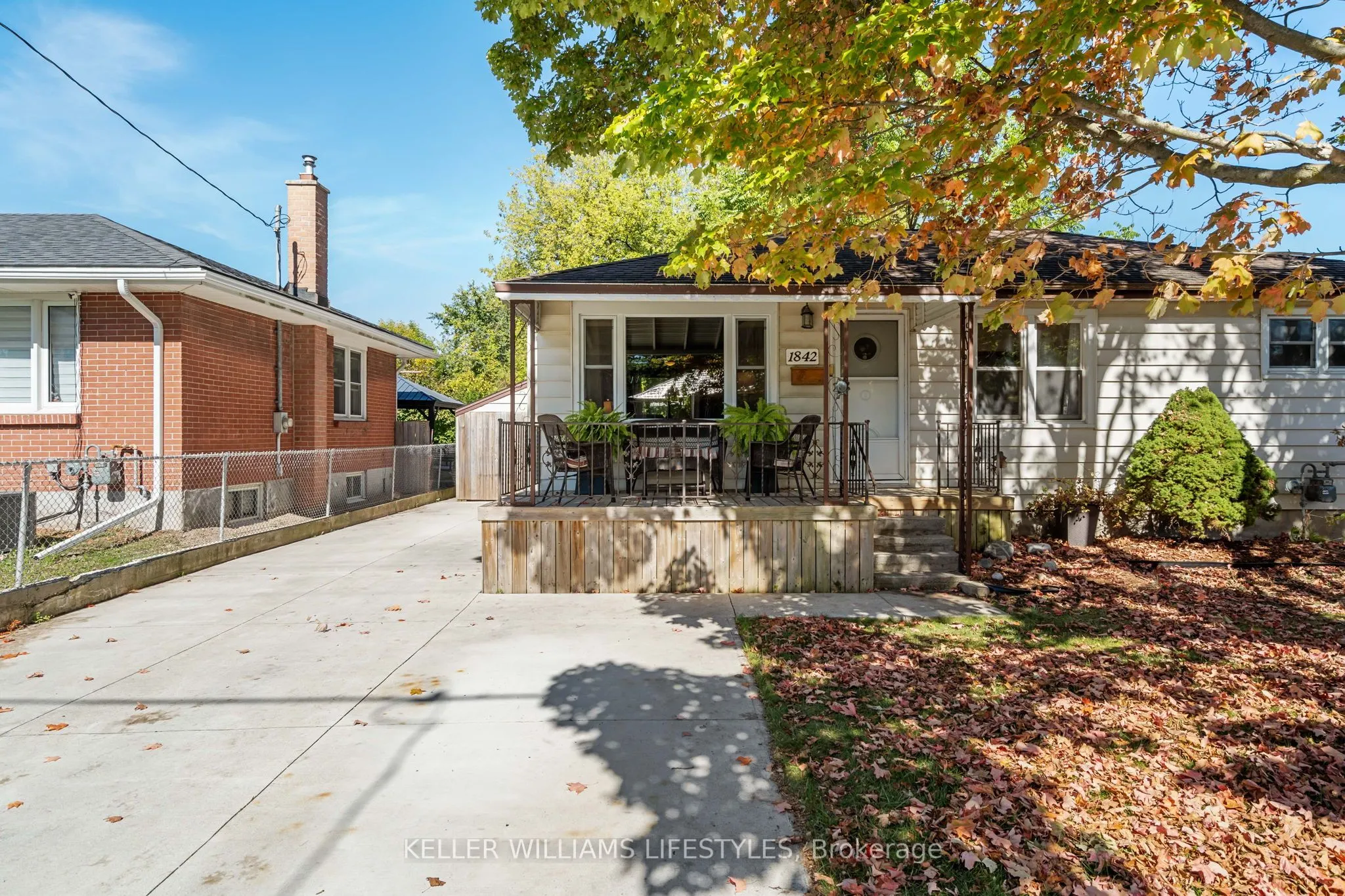 1842 Dumont Street