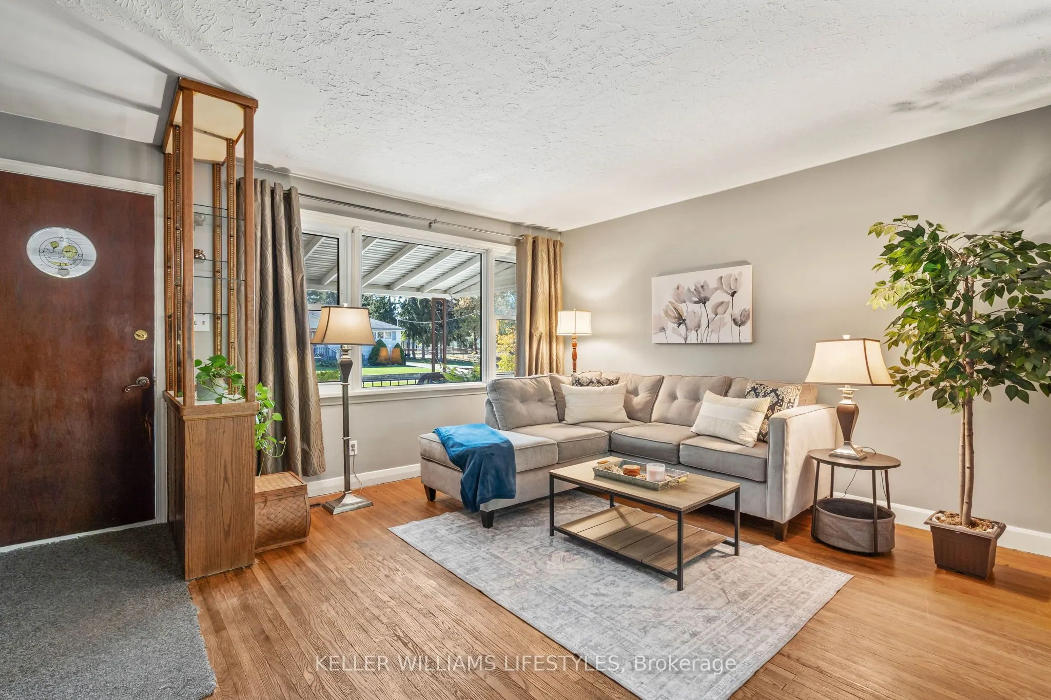 1842 Dumont Street