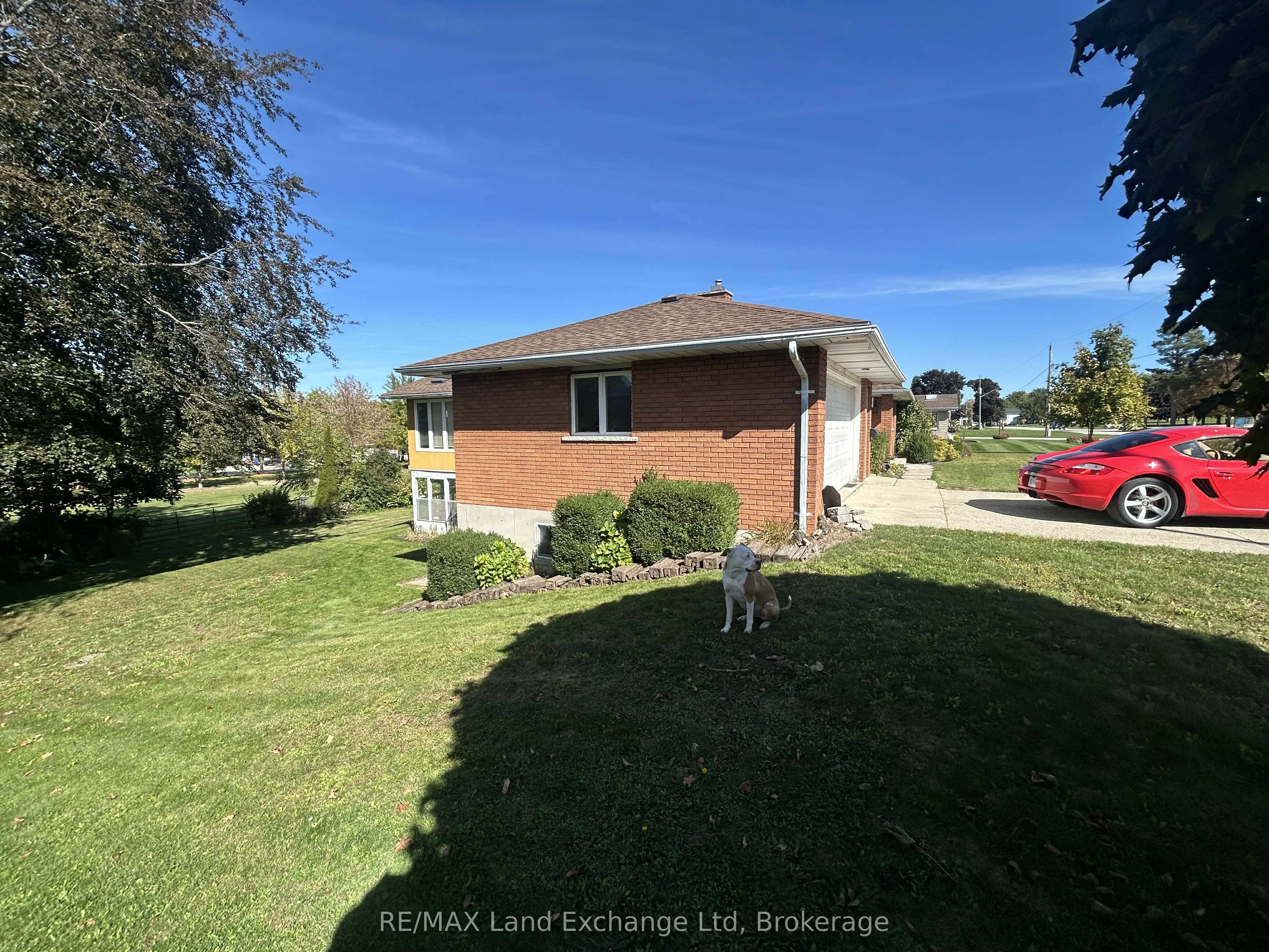 38 Hillcrest Street W