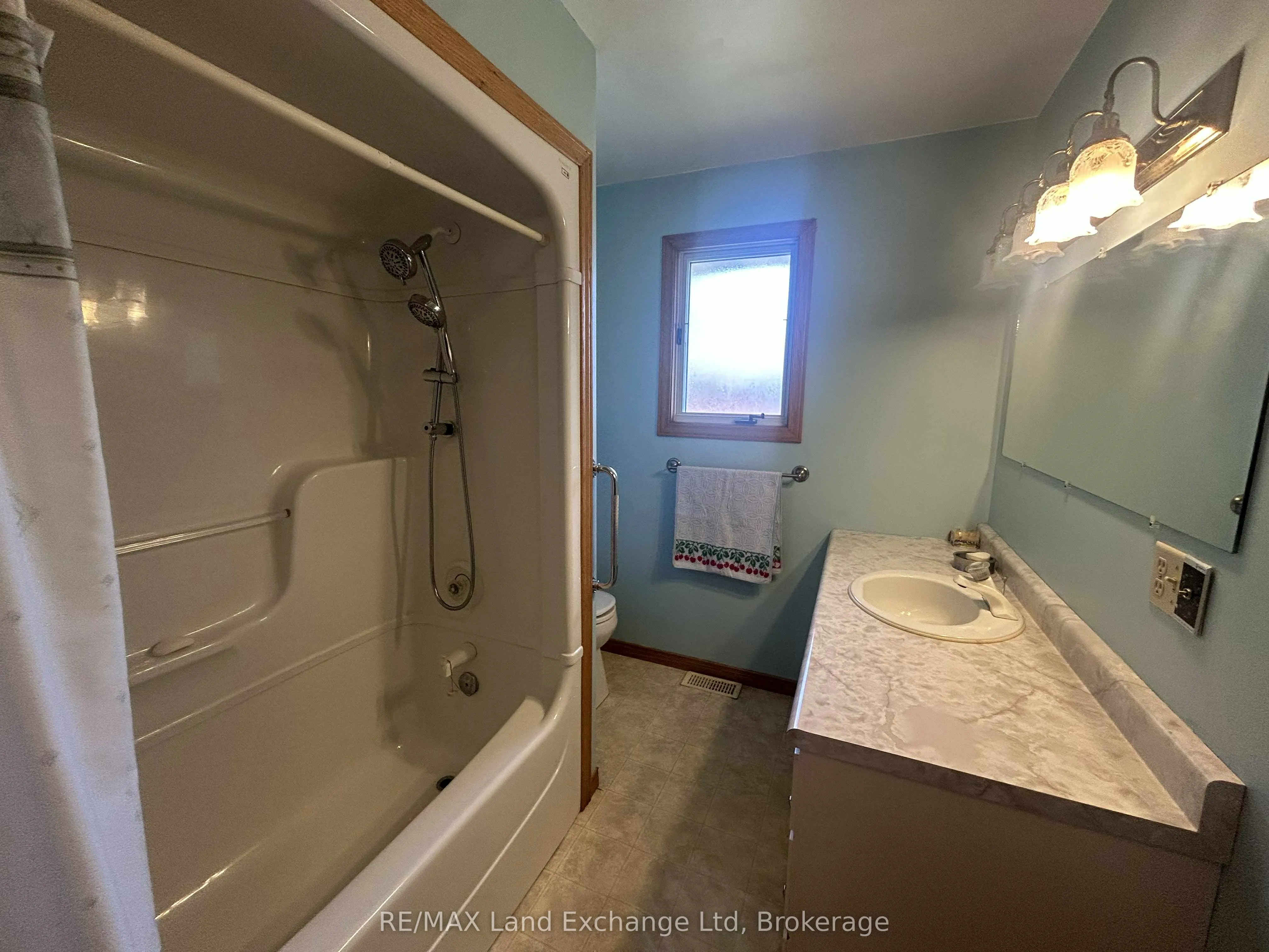 38 Hillcrest Street W