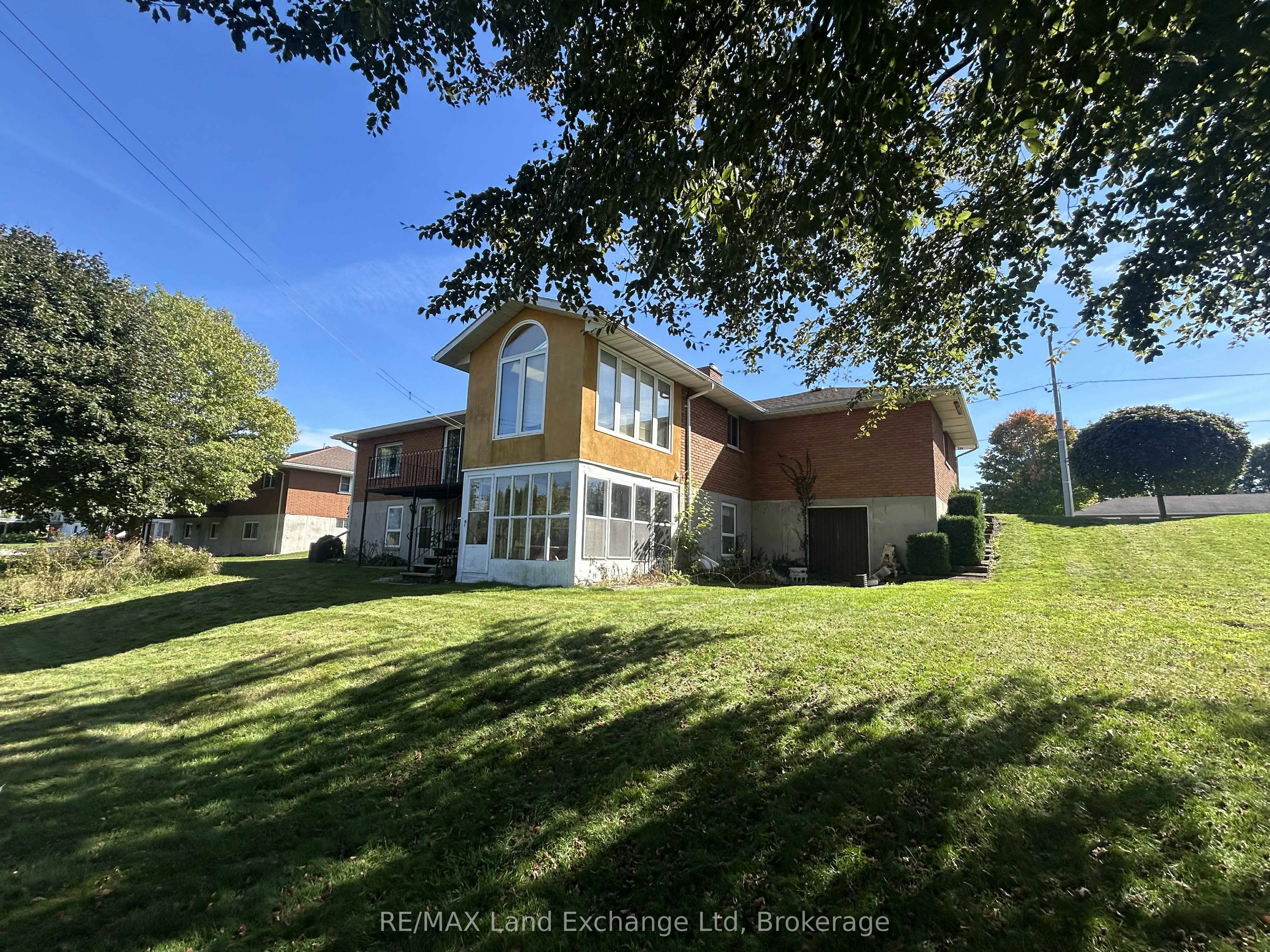 38 Hillcrest Street W