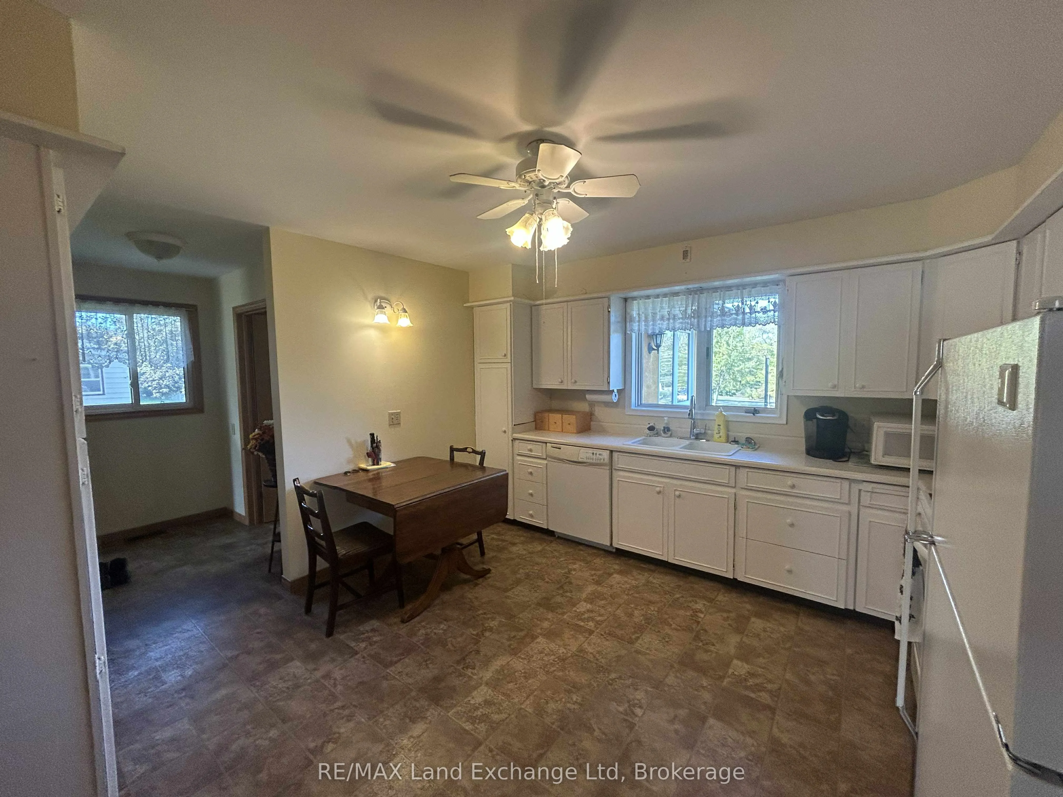 38 Hillcrest Street W
