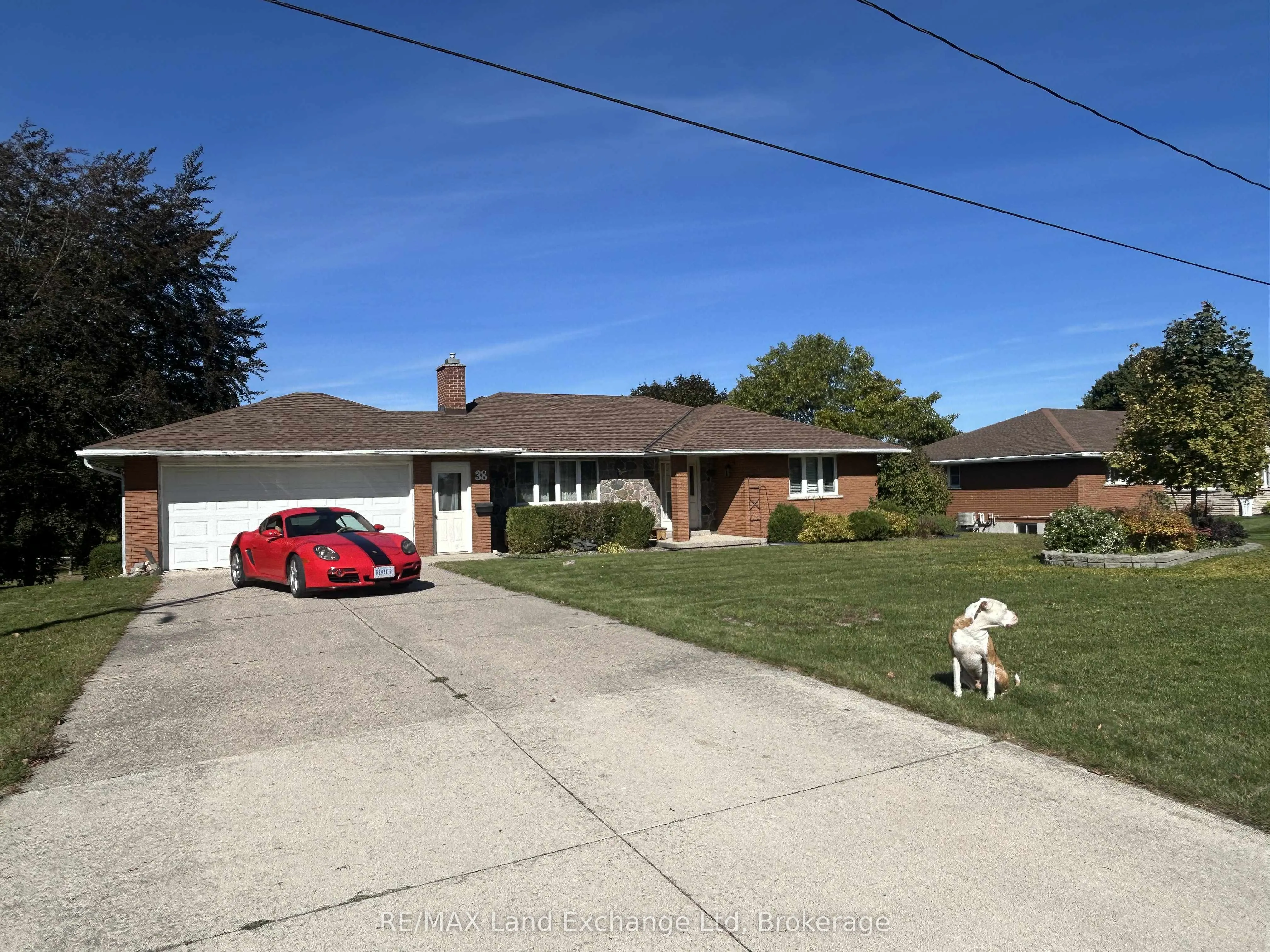 38 Hillcrest Street W