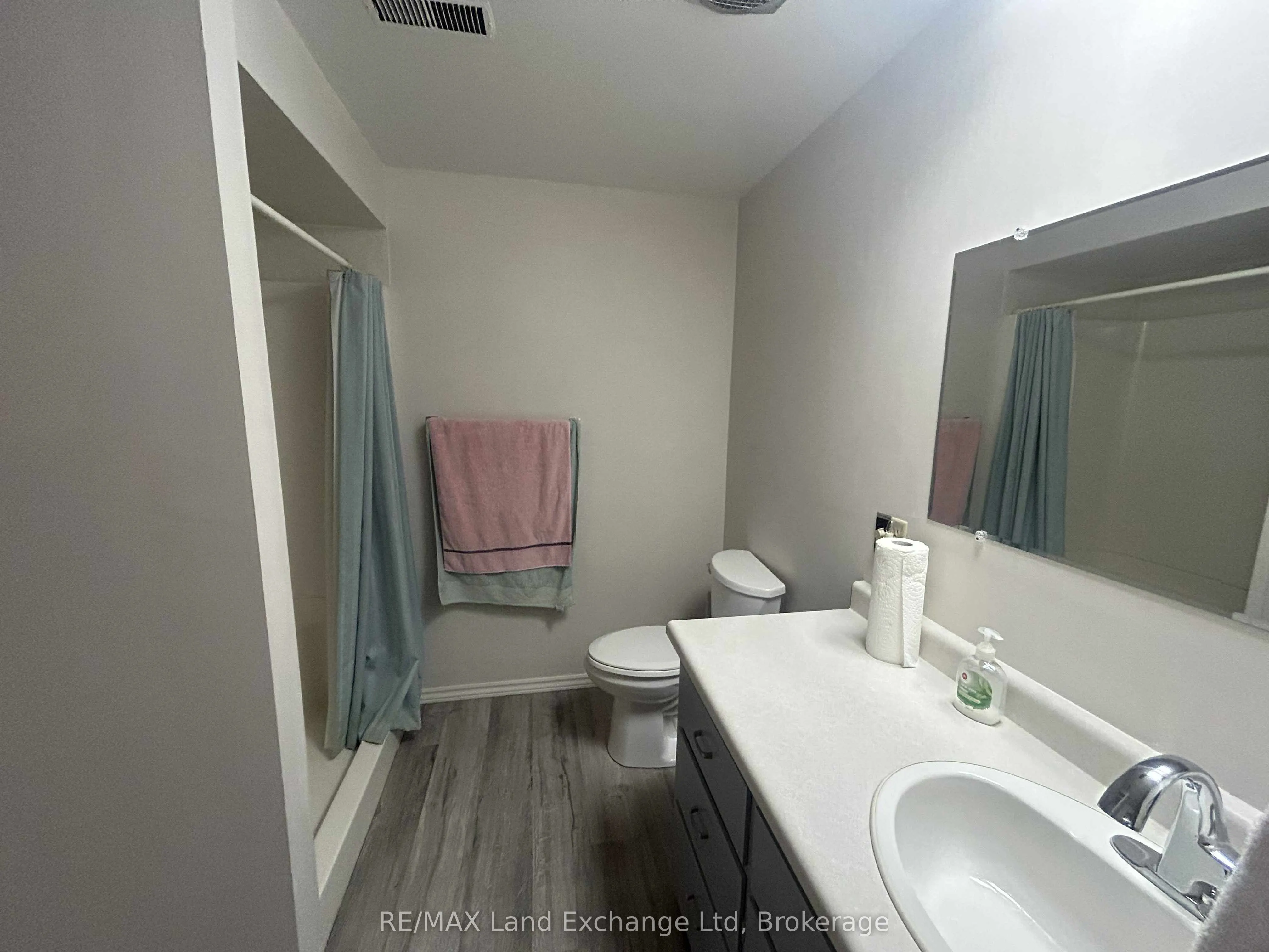 38 Hillcrest Street W