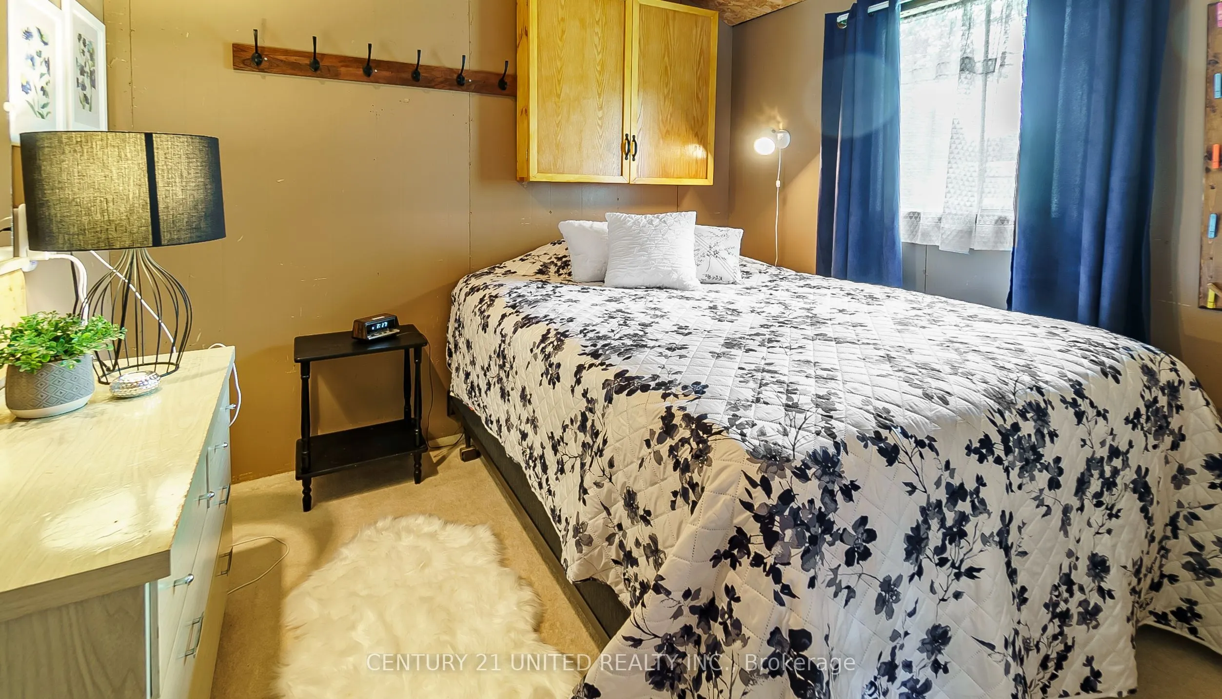 37 Lakeshore Road