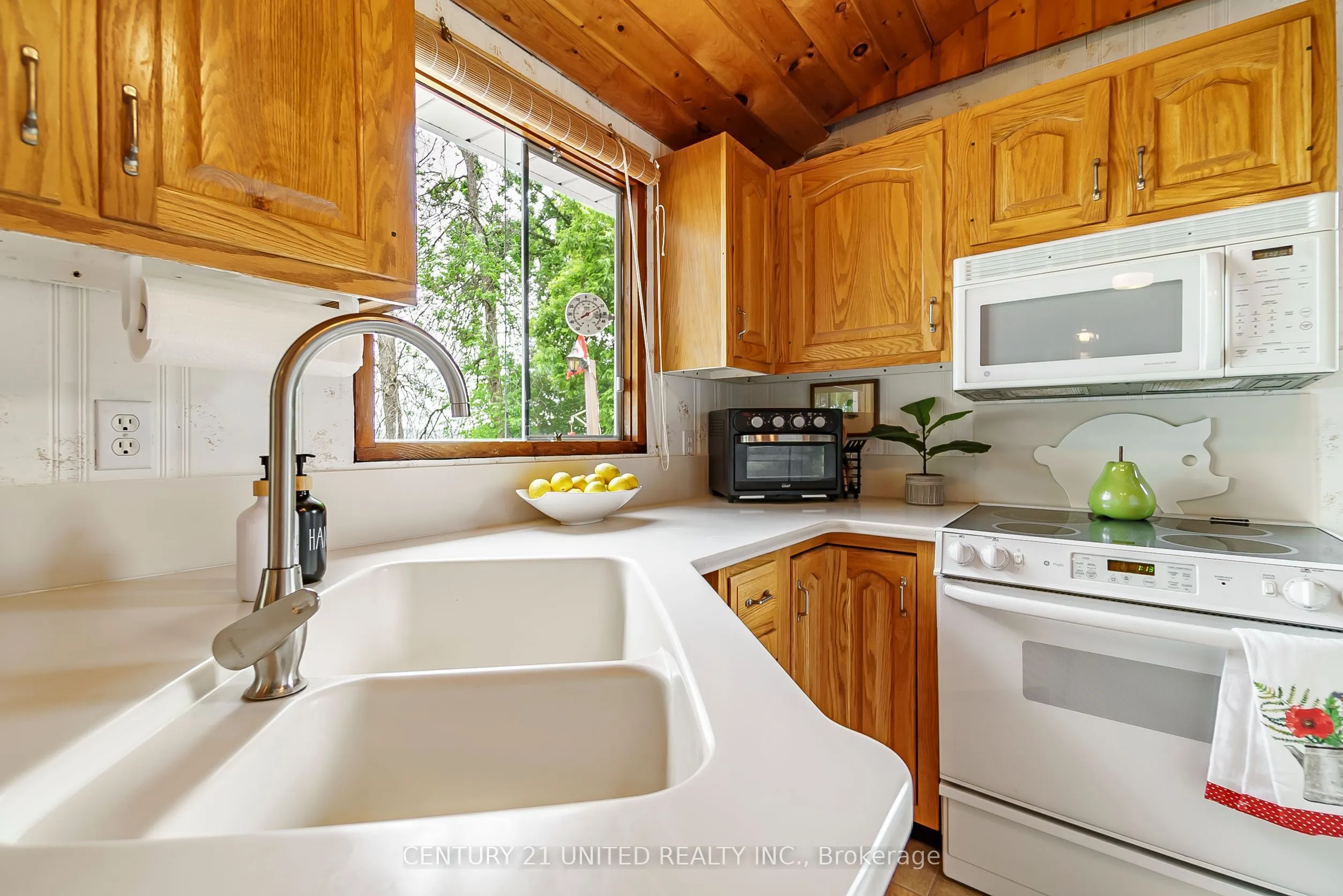 37 Lakeshore Road