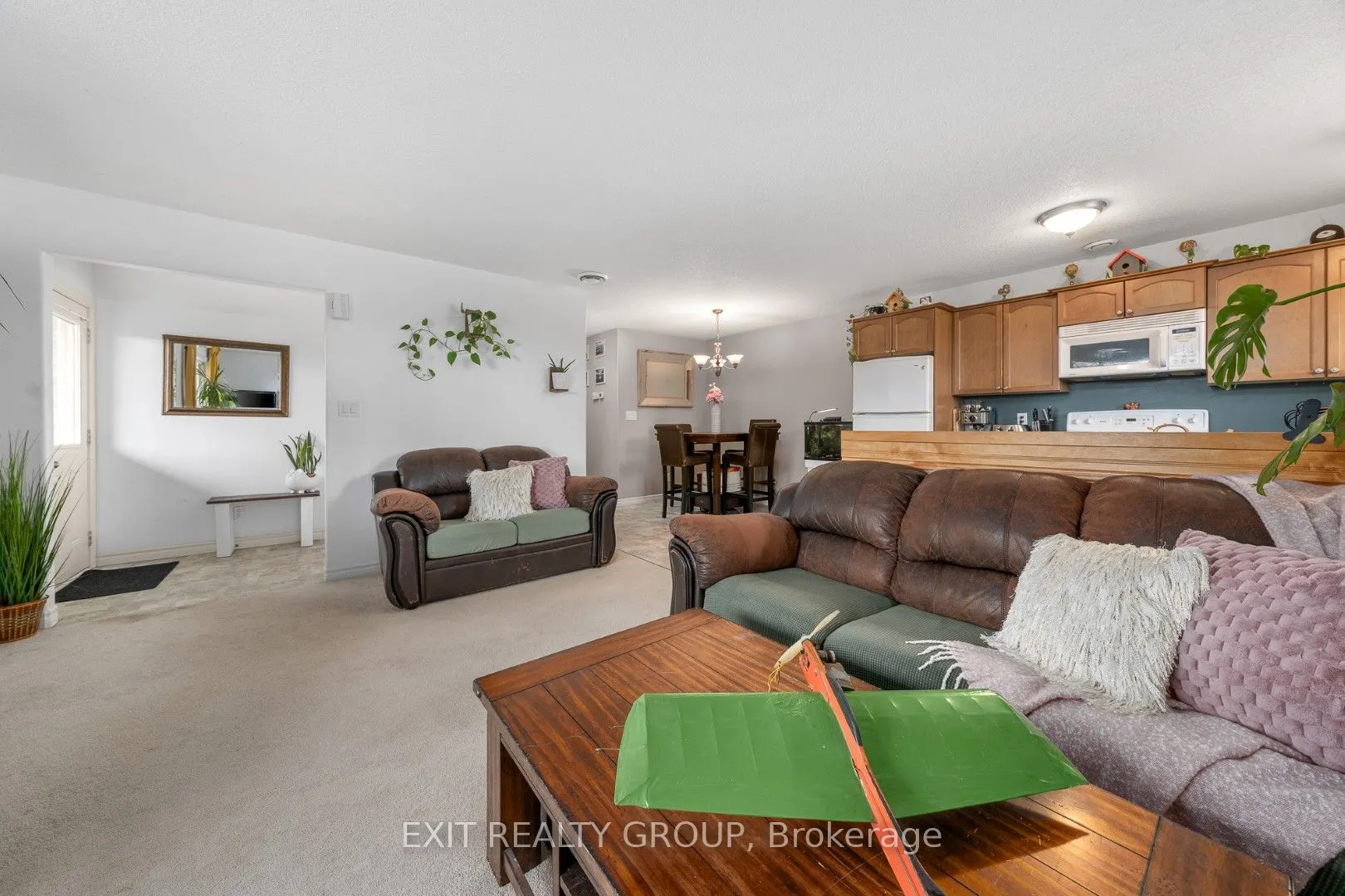 37 Lakebreeze Court, #B3