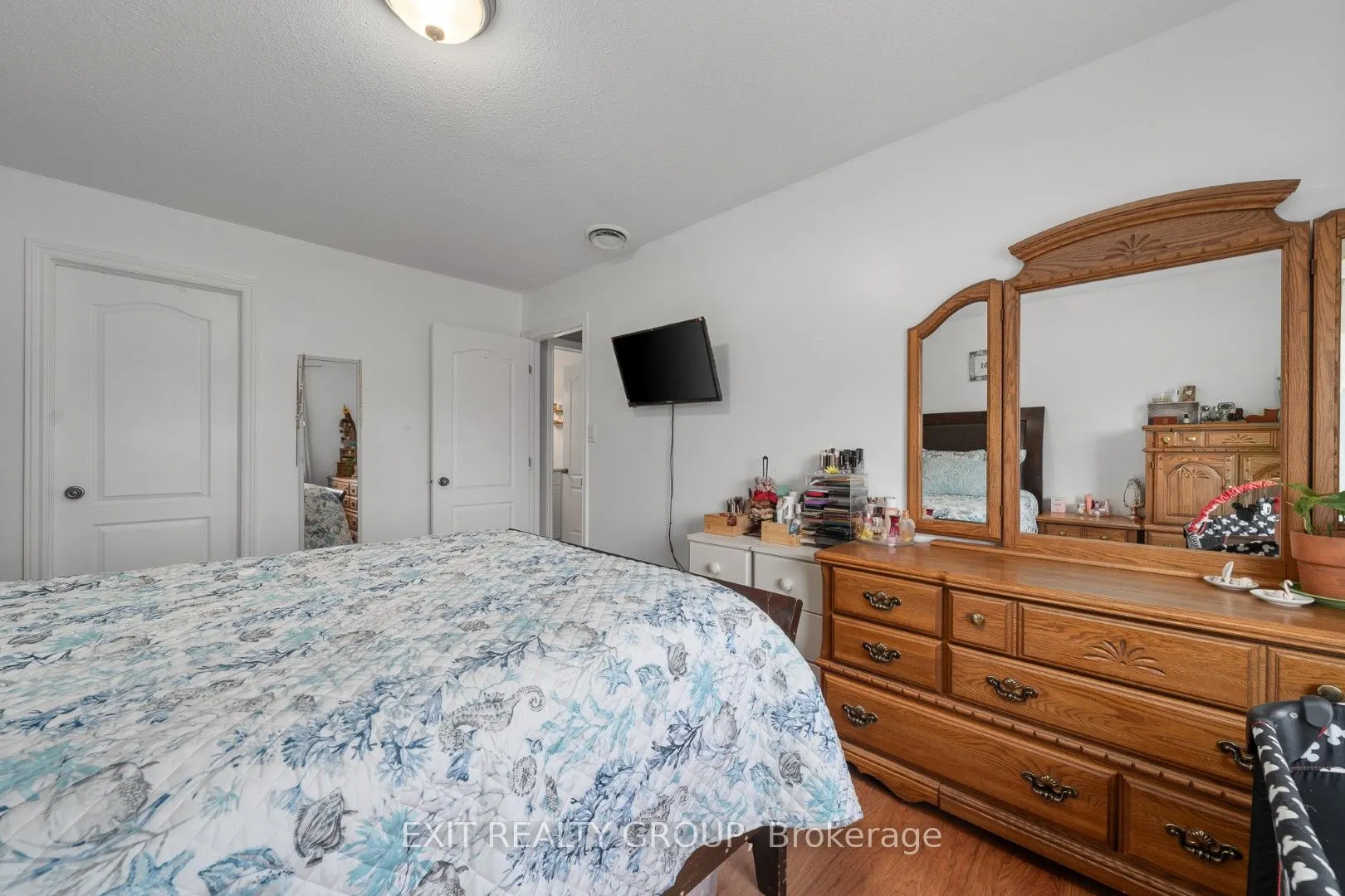 37 Lakebreeze Court, #B3
