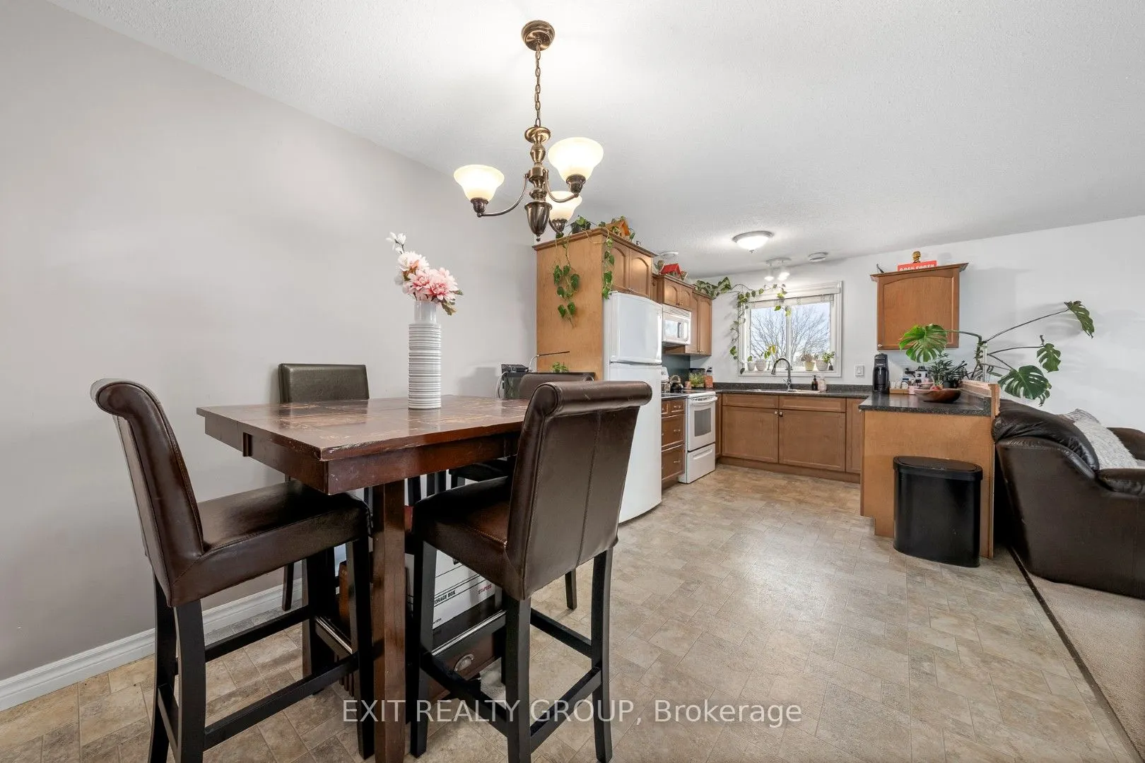37 Lakebreeze Court, #B3